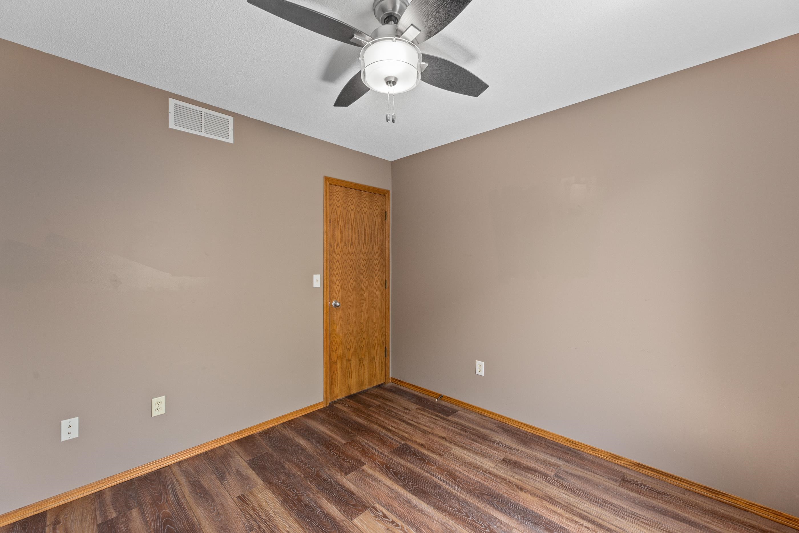 409 N Jaax St Property Photo 24