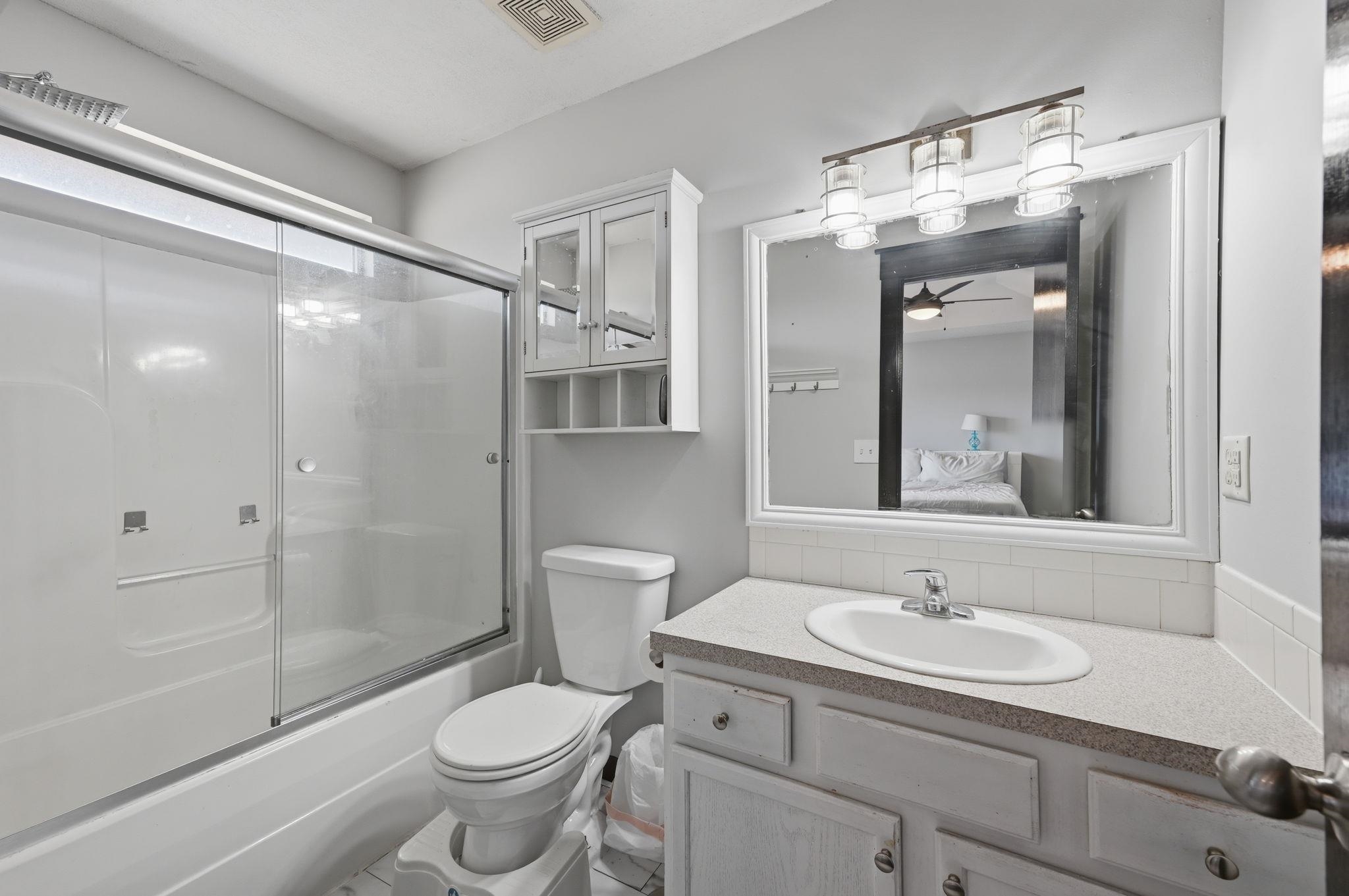 6906 N Wendell Property Photo 16