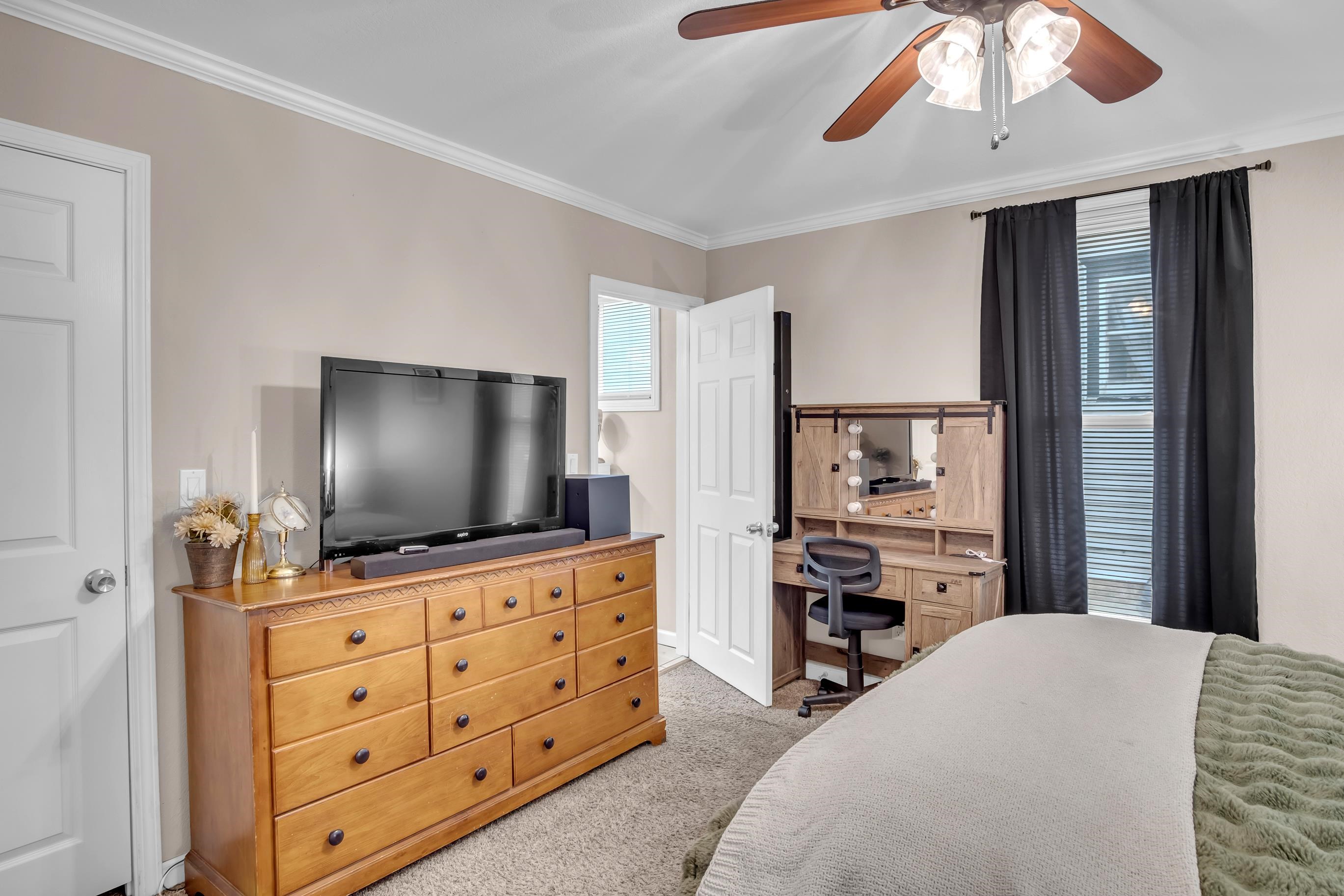 1113 N Main Property Photo 18