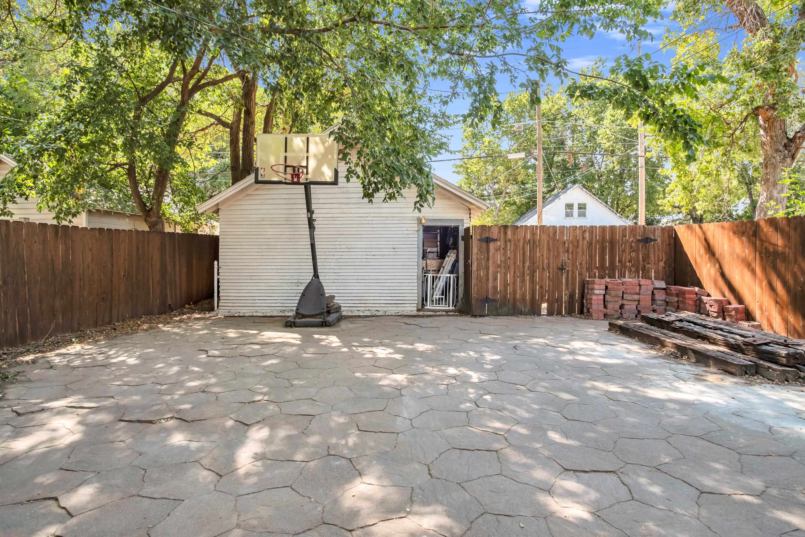 1113 N Main Property Photo 32