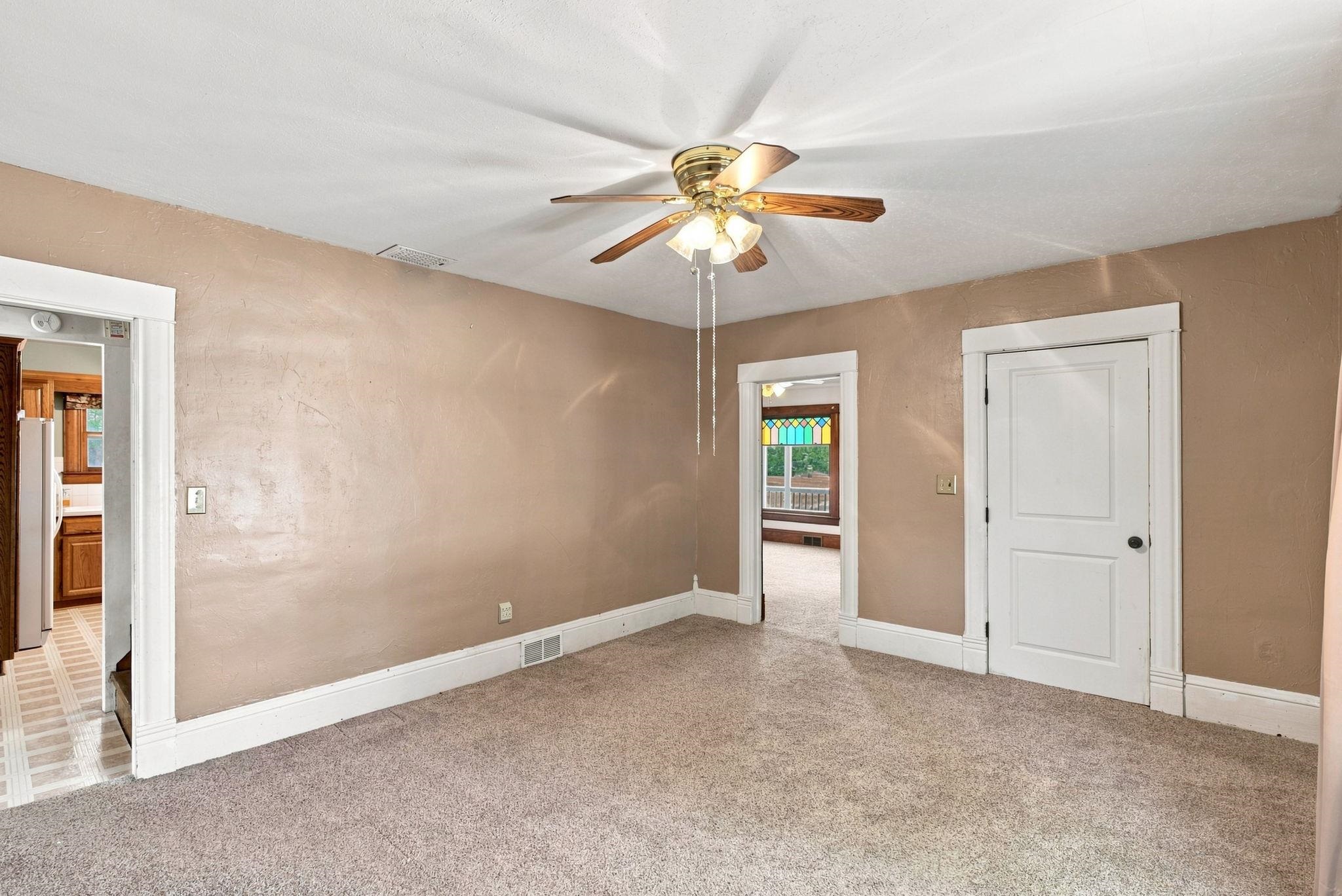 428 N Main St Property Photo 9