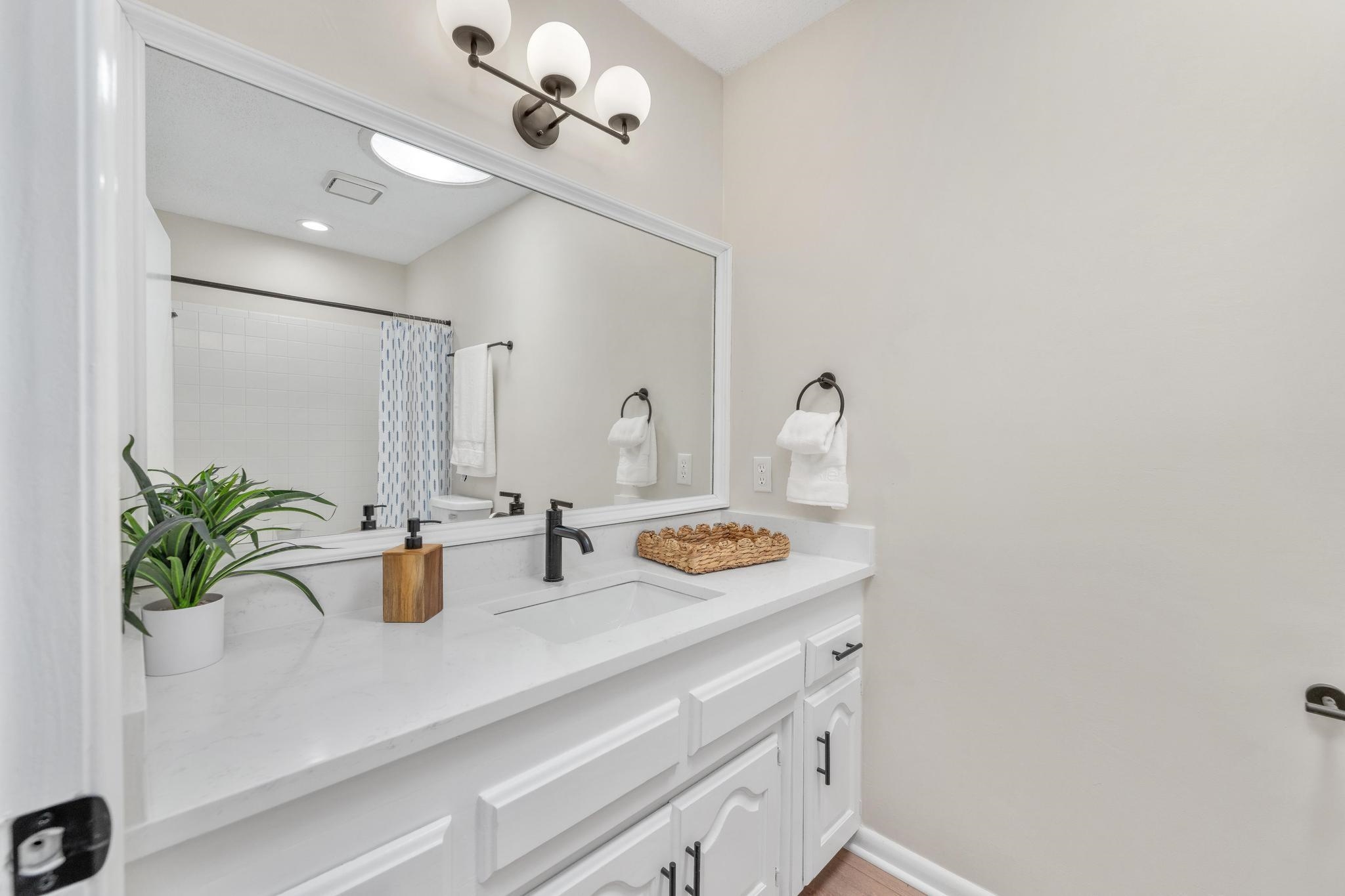 1325 N Covington Cir Property Photo 19