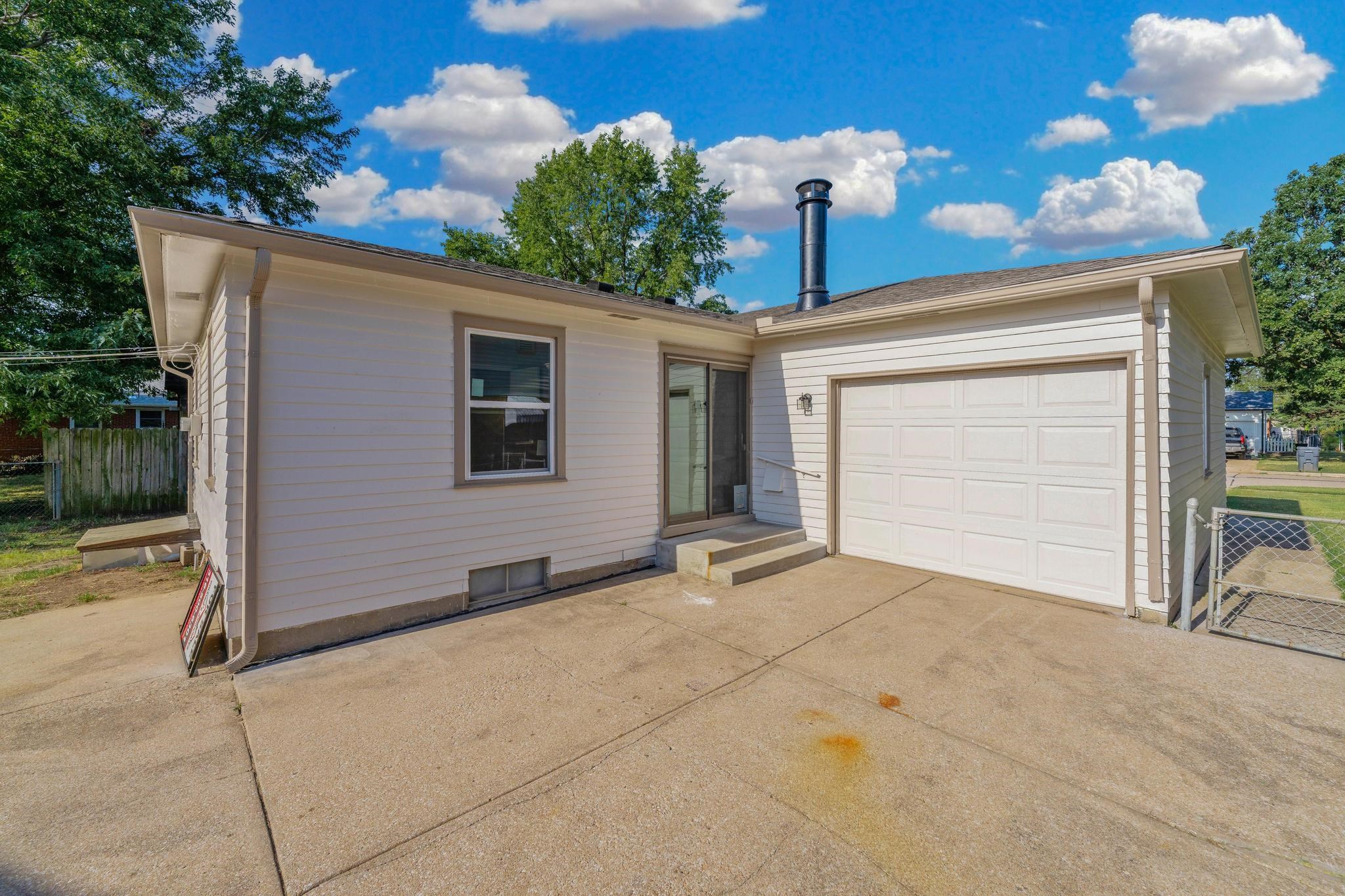 122 N Gow Property Photo 25