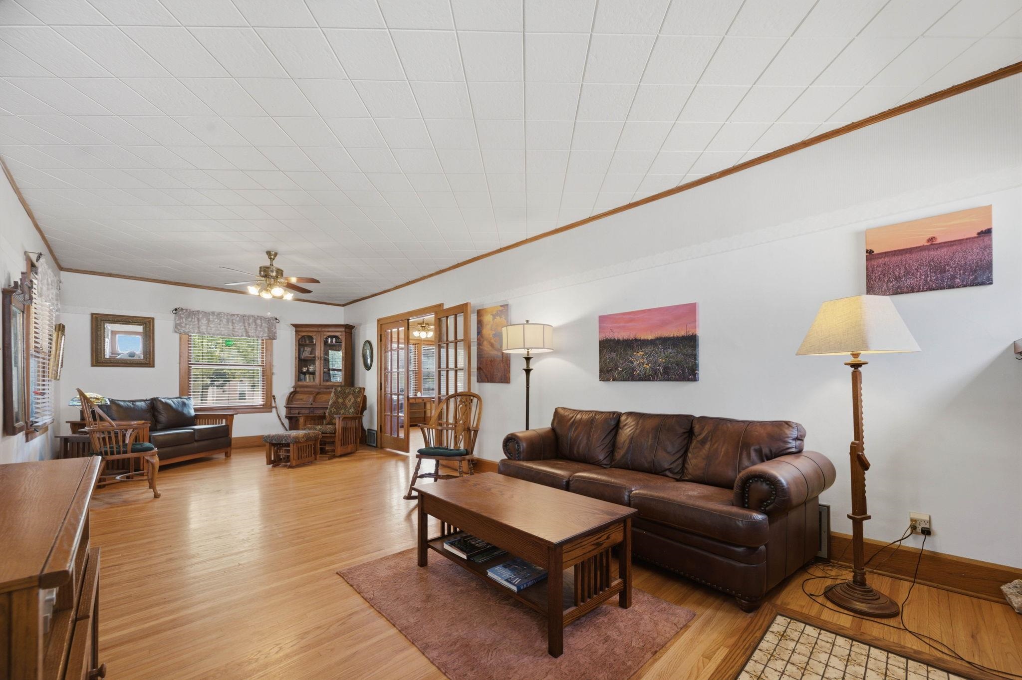 427 S Glenn St Property Photo 3