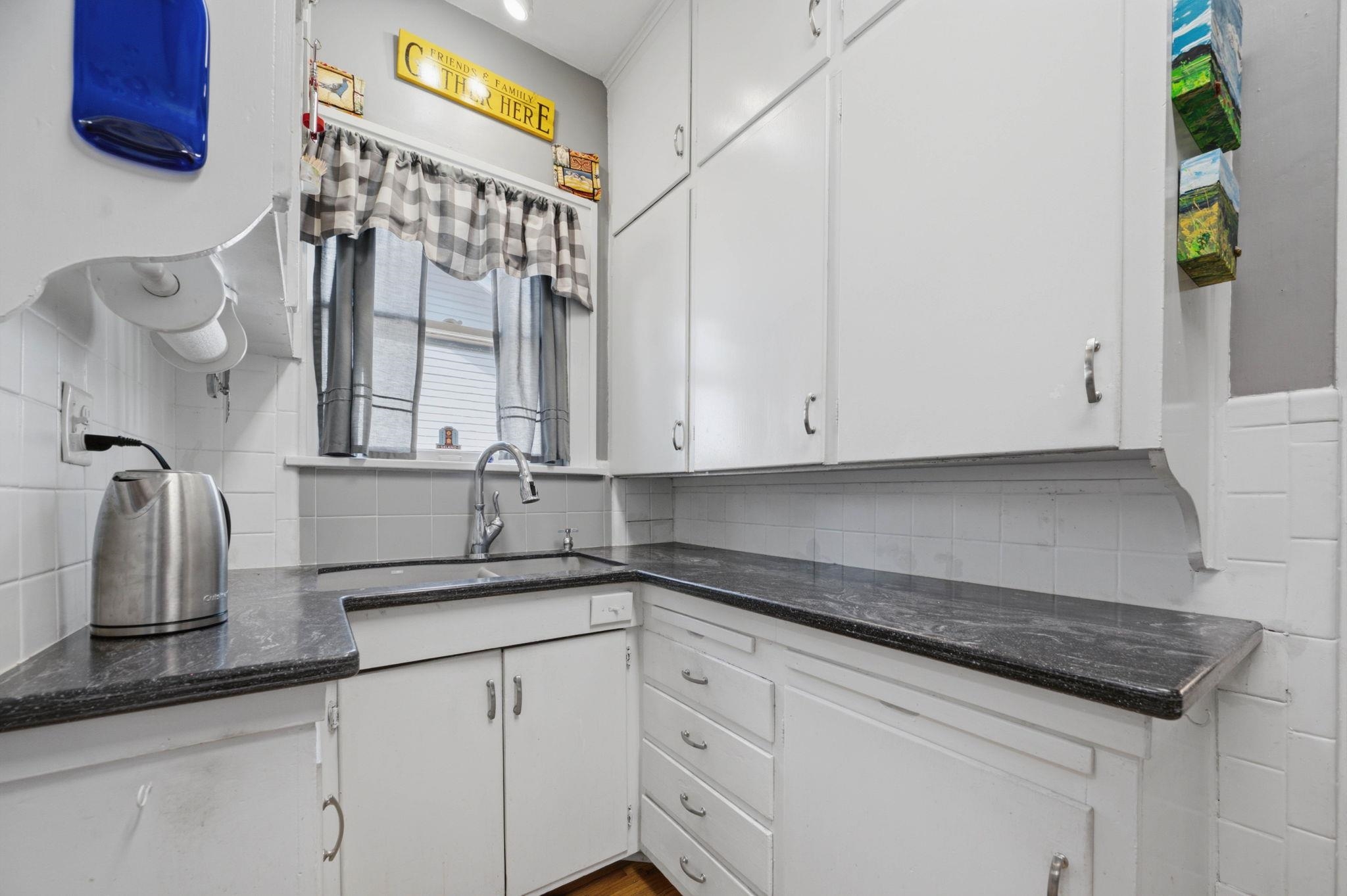 427 S Glenn St Property Photo 8