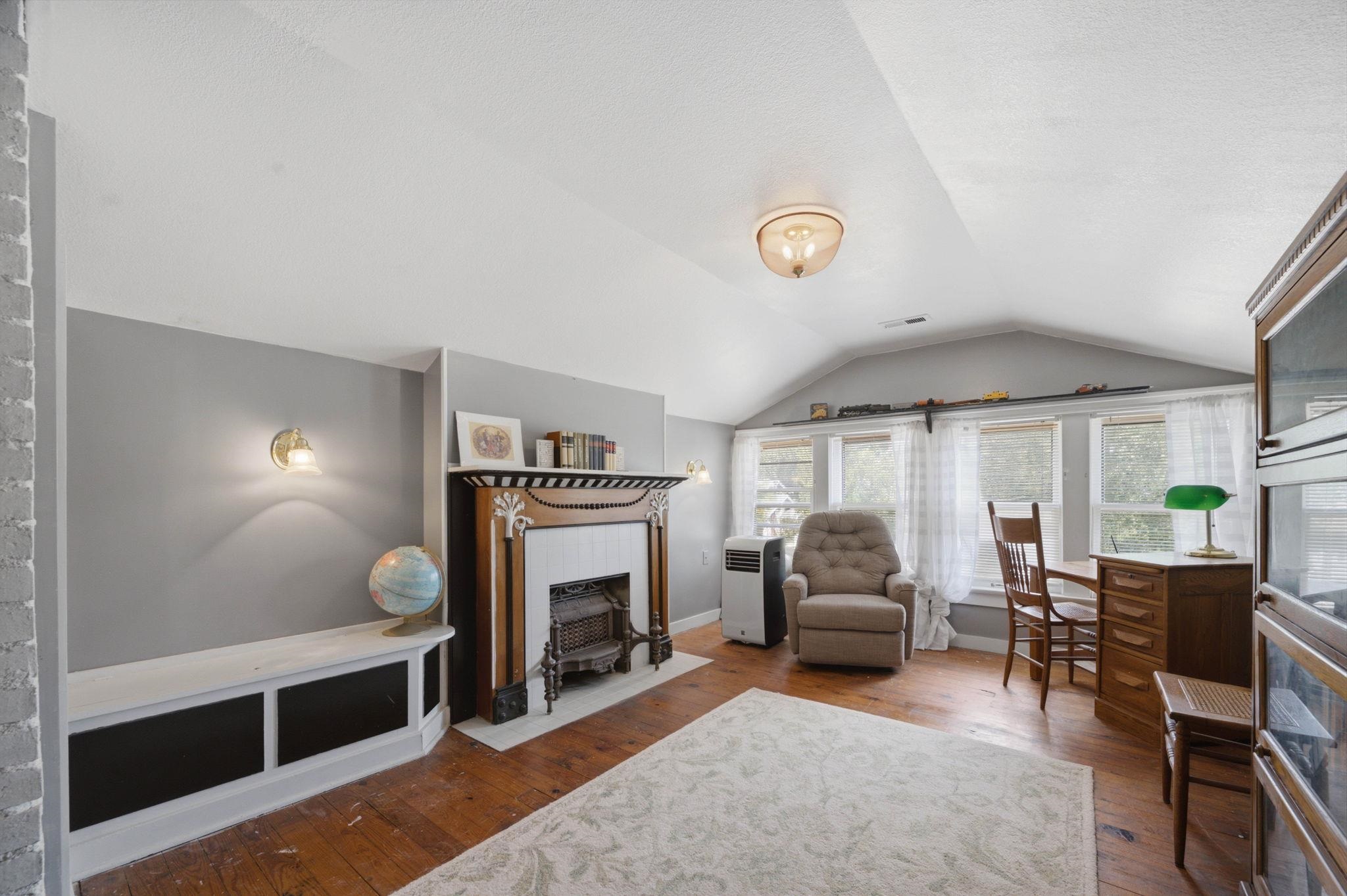 427 S Glenn St Property Photo 17