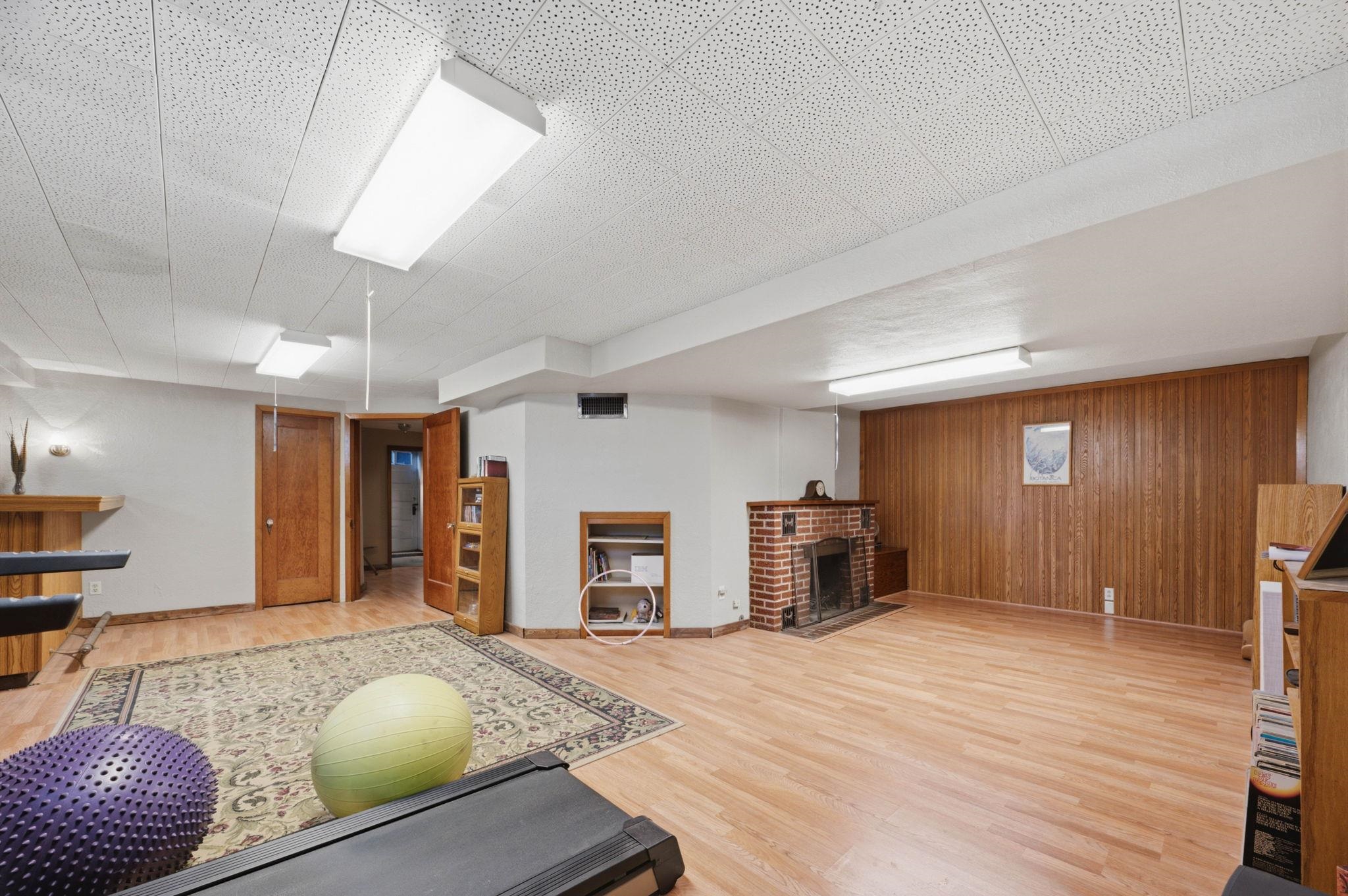 427 S Glenn St Property Photo 22
