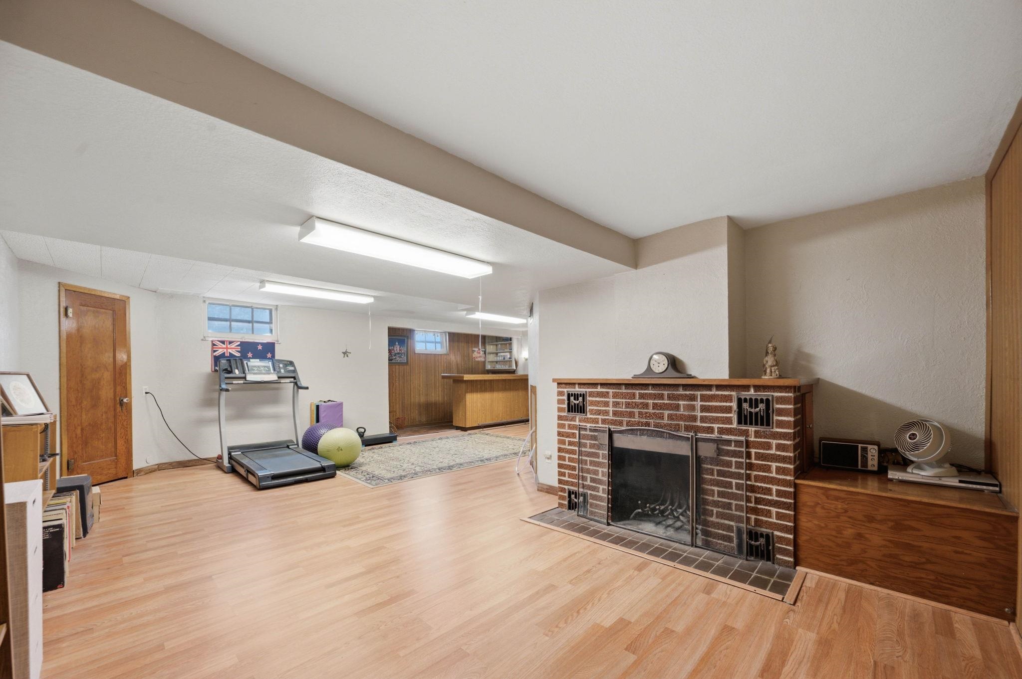 427 S Glenn St Property Photo 23