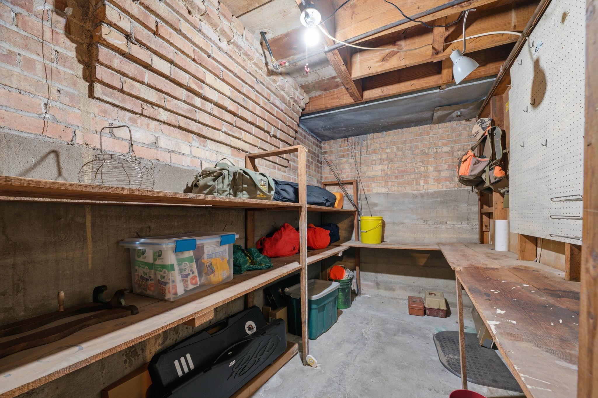 427 S Glenn St Property Photo 27