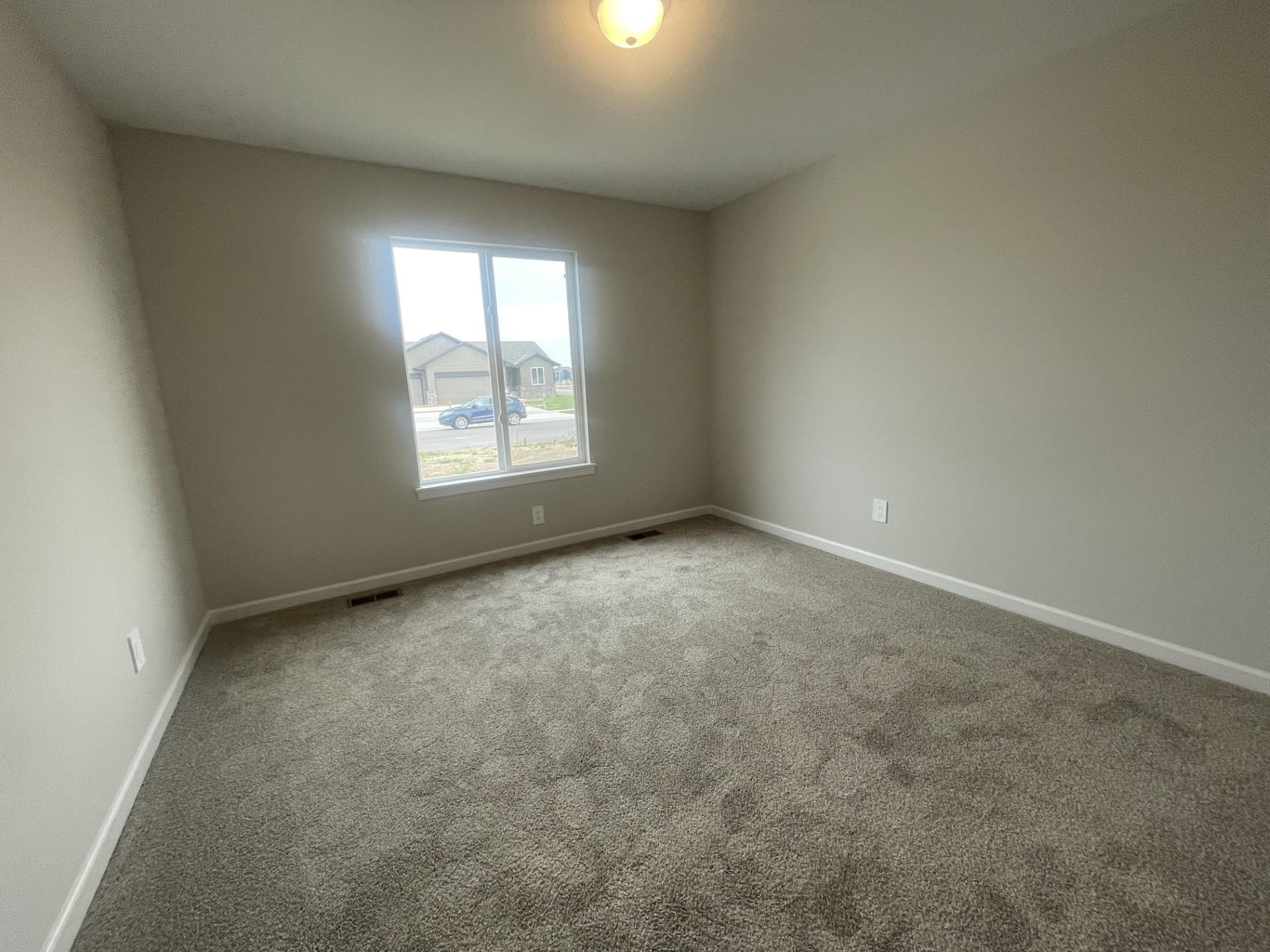 2224 E Arrowhead St Property Photo 8