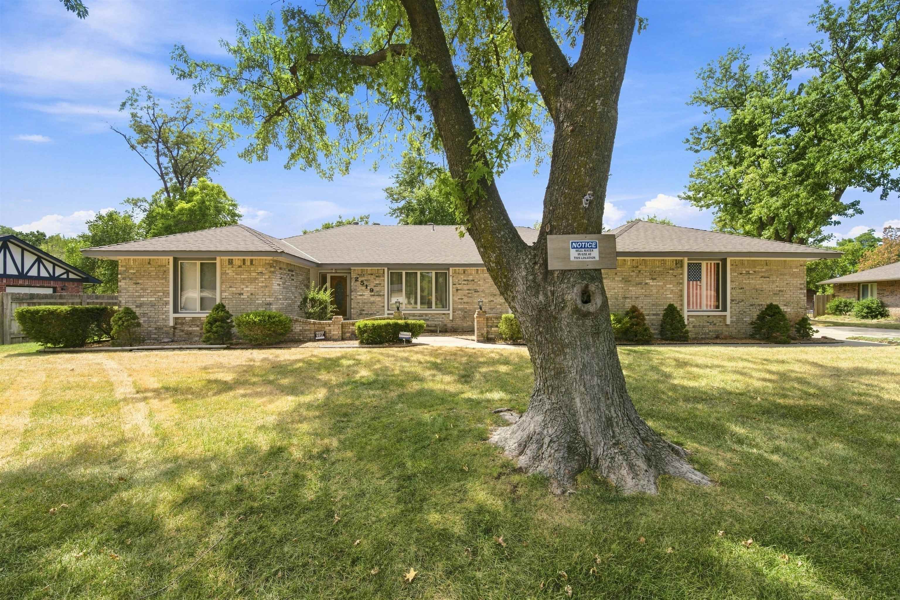 2519 N Hyacinth Property Photo 1