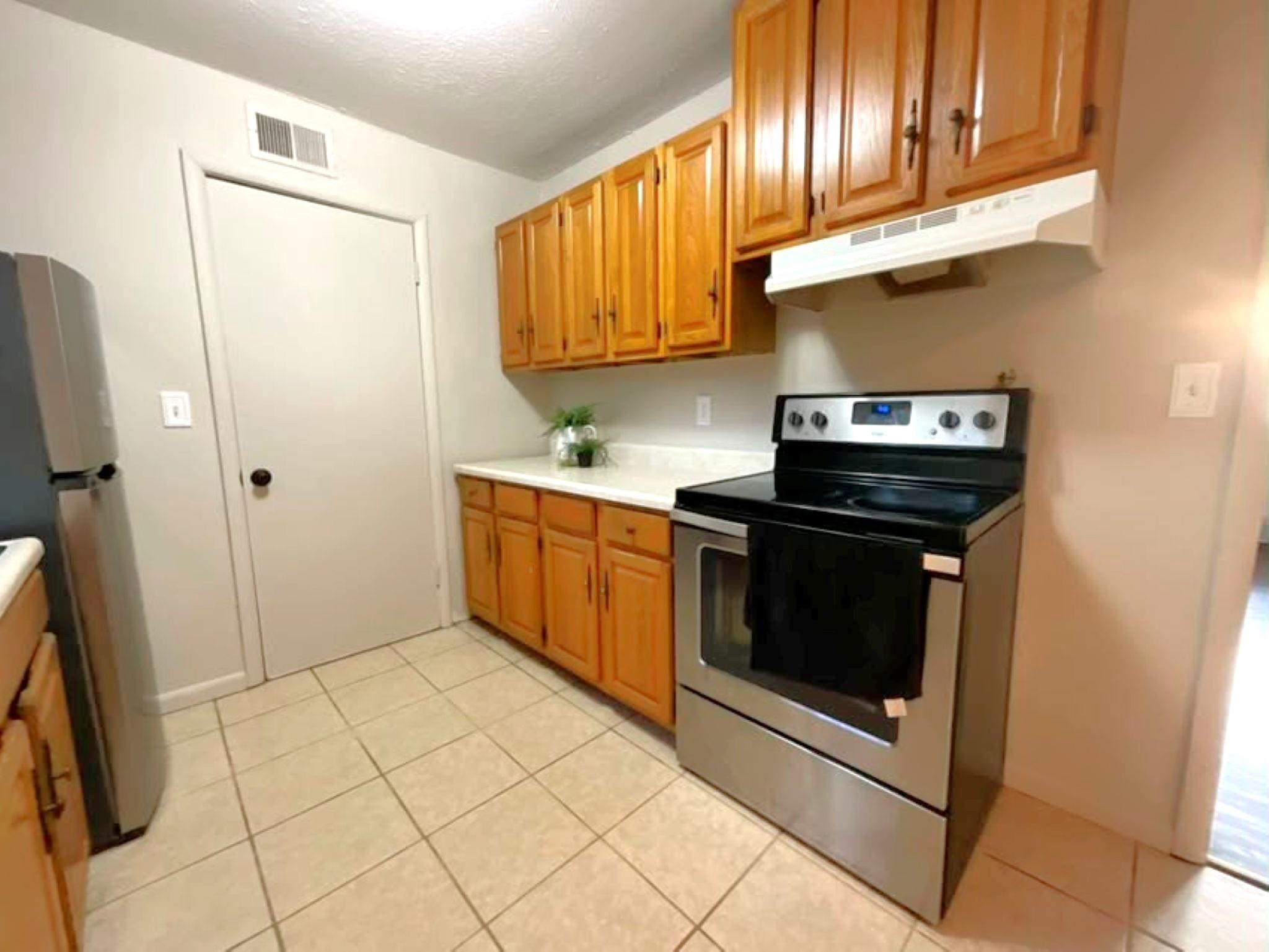 3344 S Vine Property Photo 6