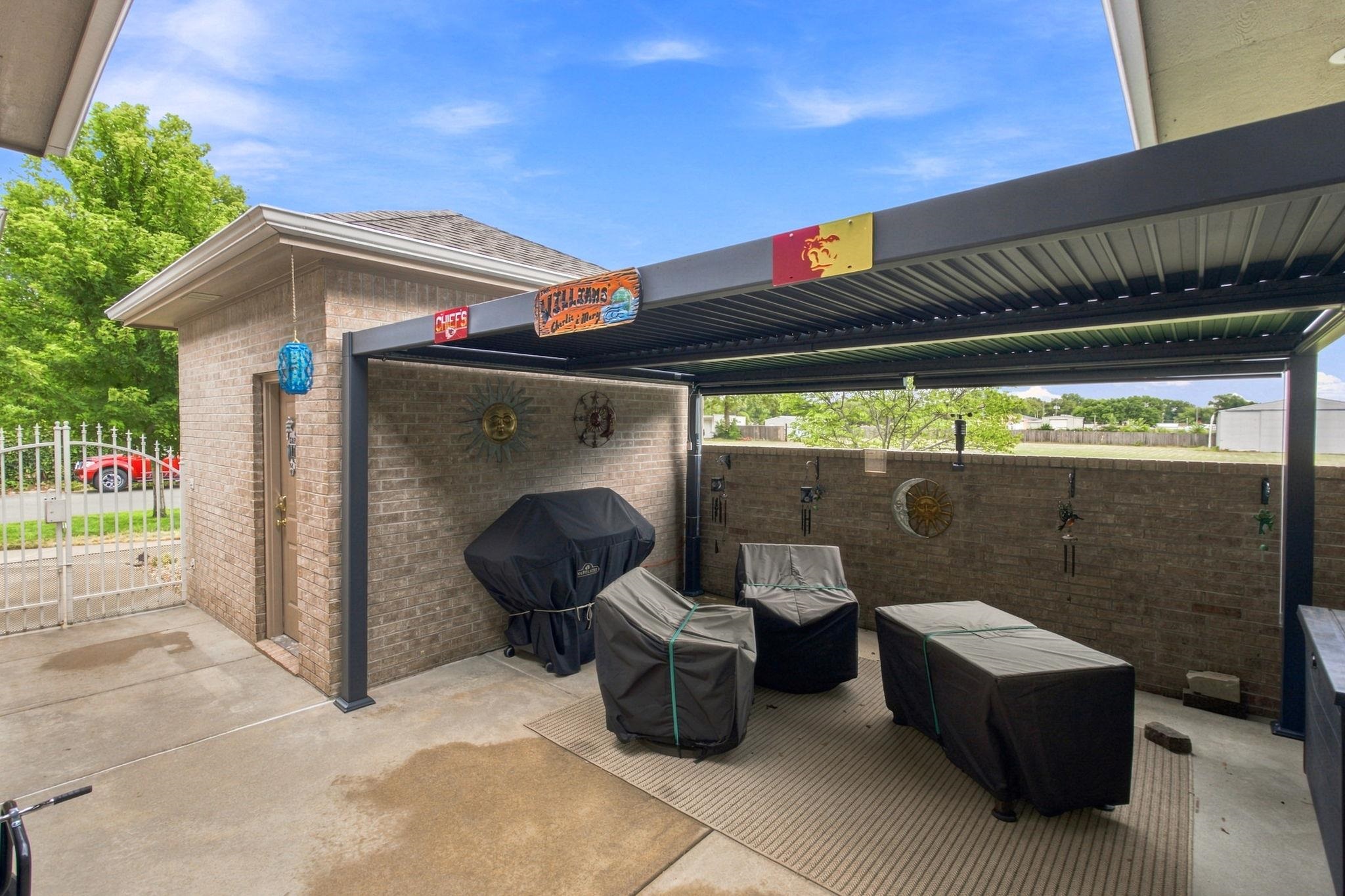 279 S Byron Property Photo 4