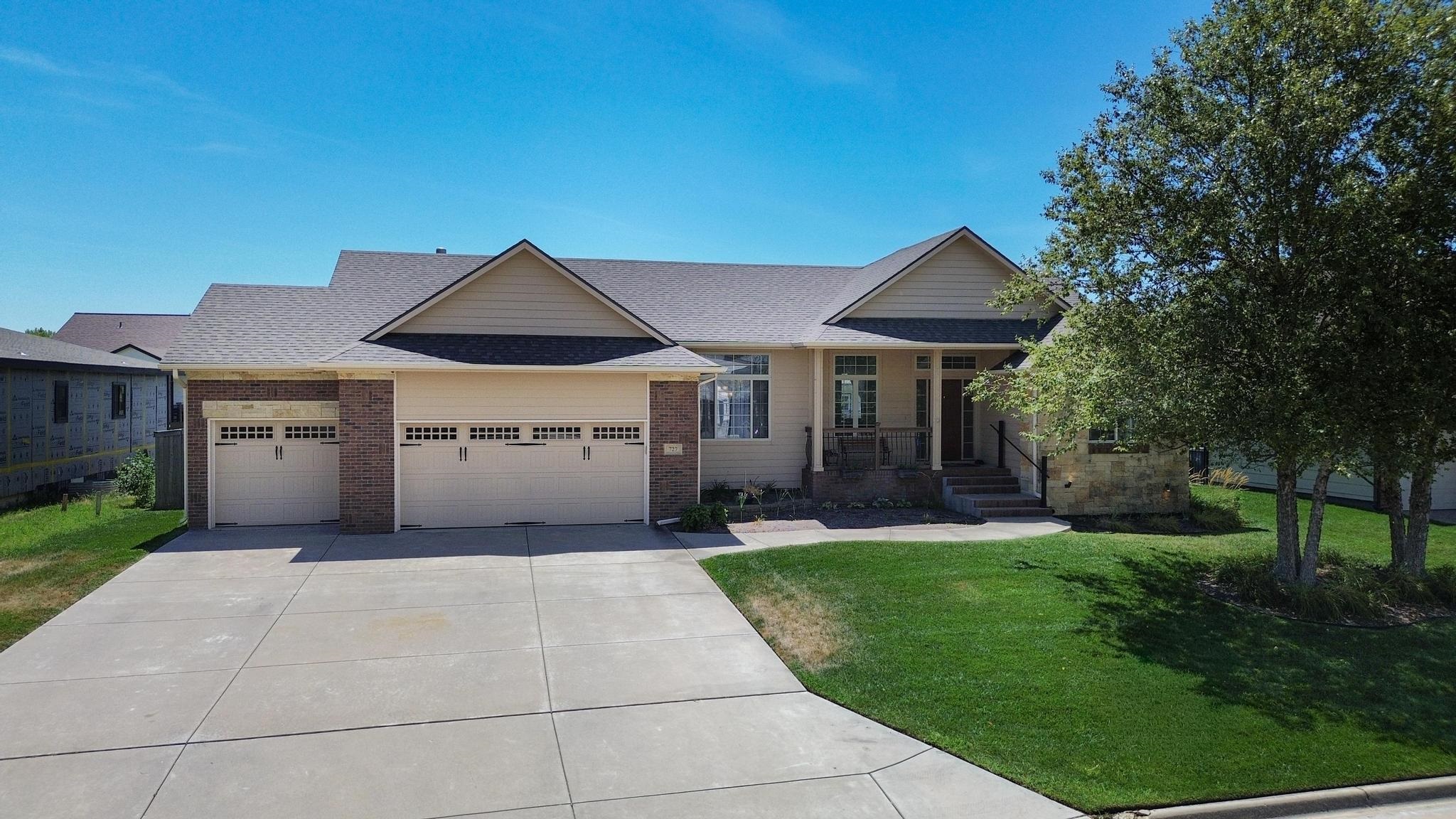 727 Goldspike Property Photo 1