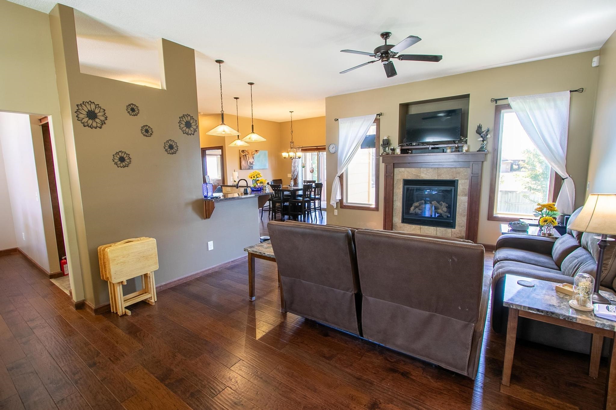 727 Goldspike Property Photo 2