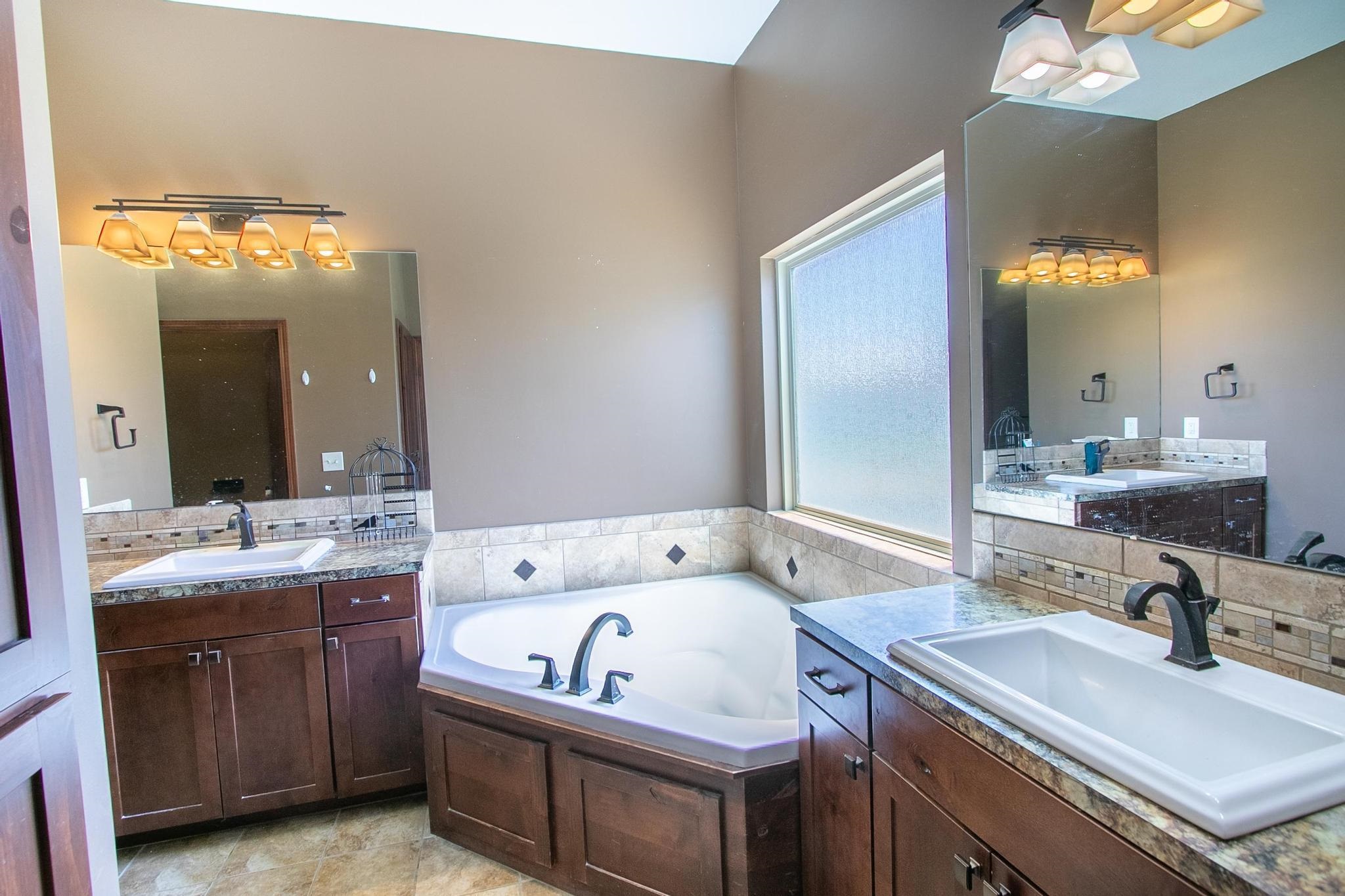 727 Goldspike Property Photo 13