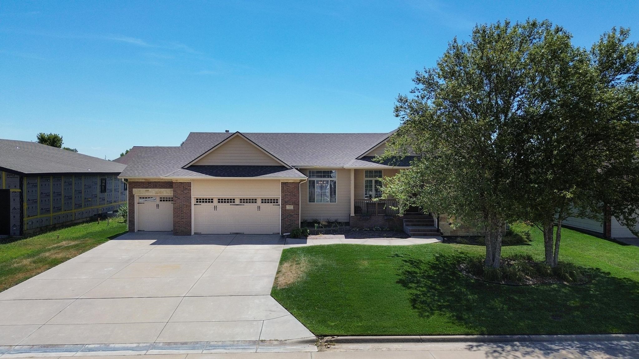727 Goldspike Property Photo 34
