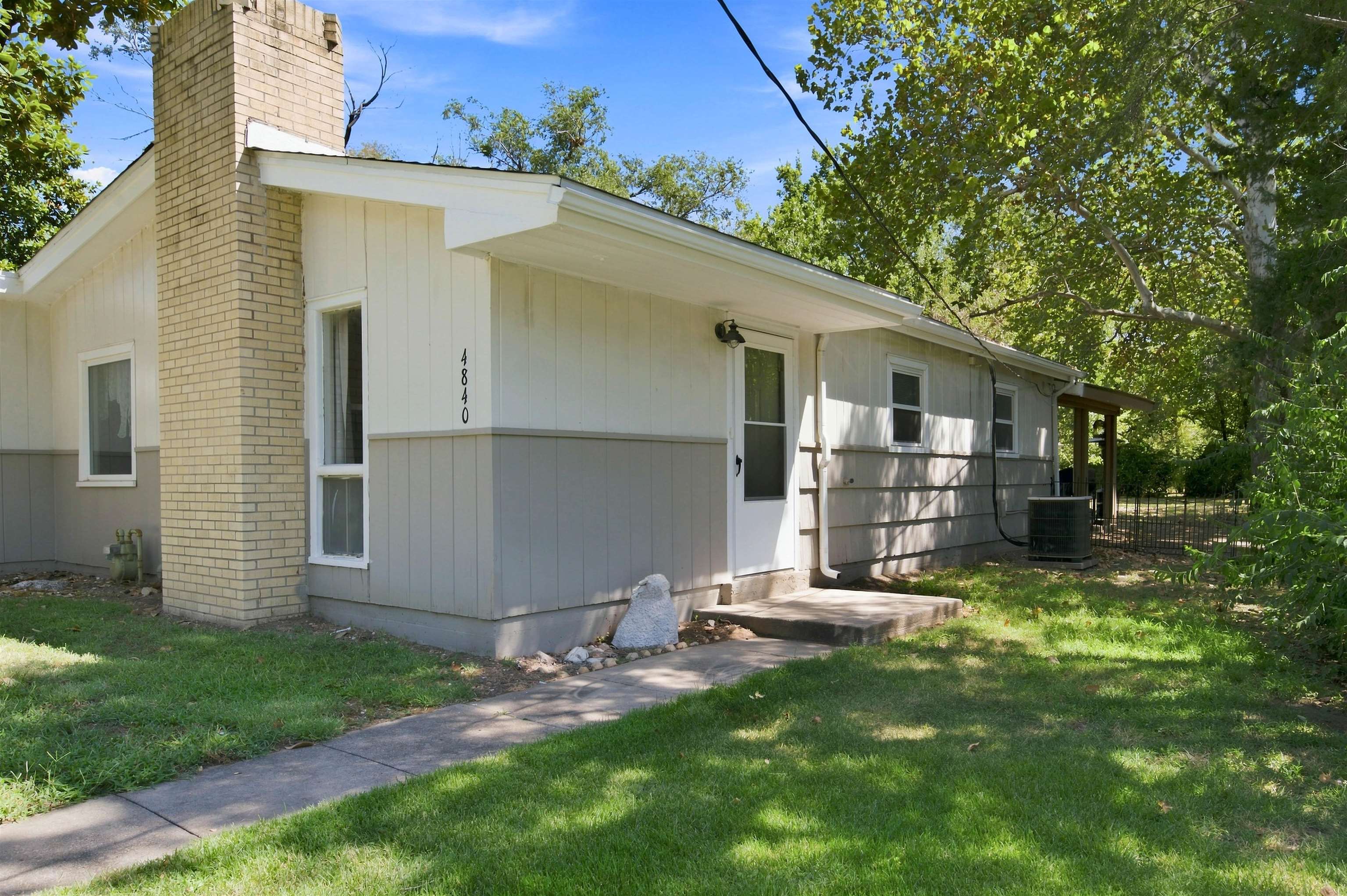 4840 N Sullivan Property Photo 1