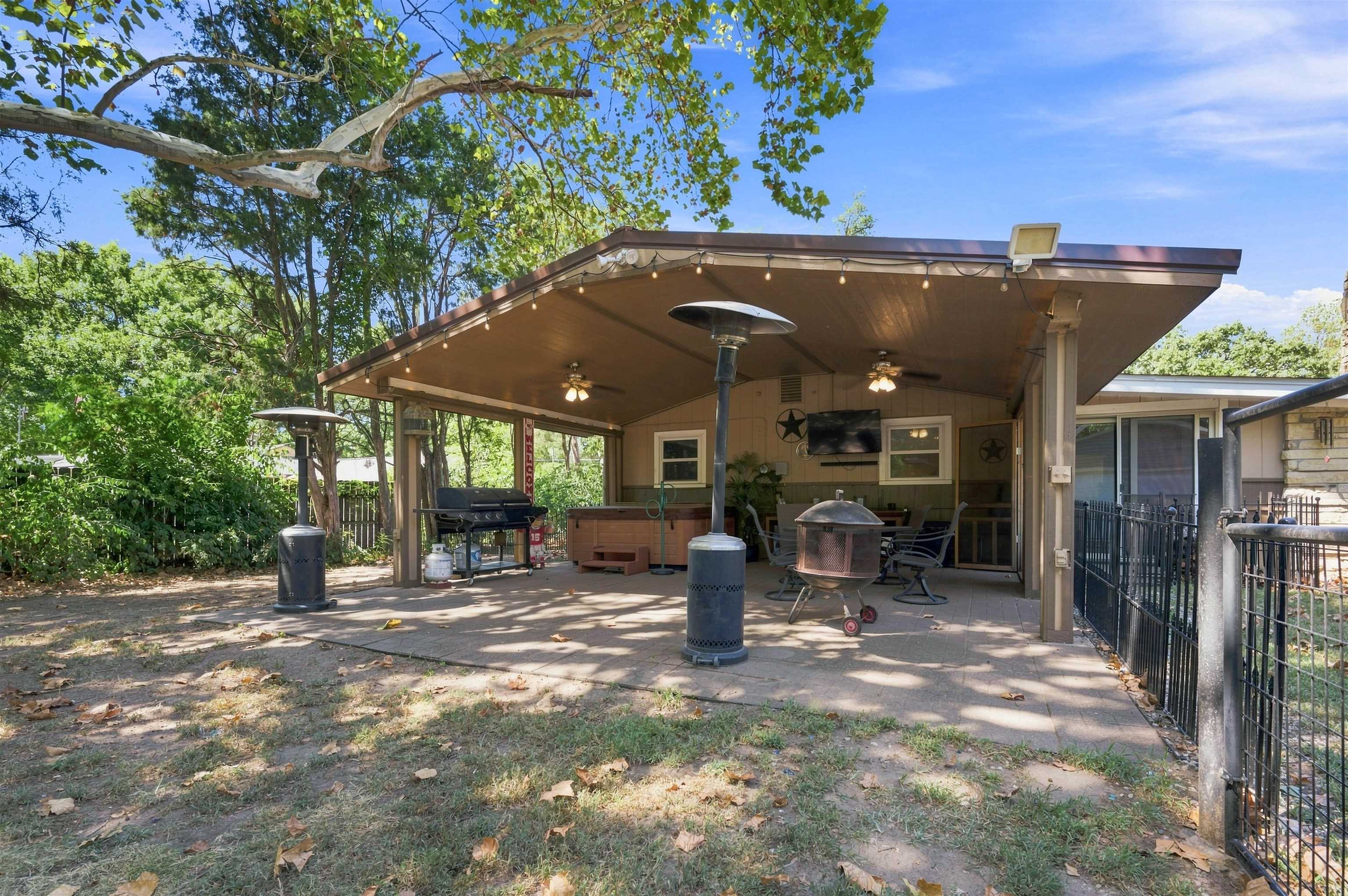 4840 N Sullivan Property Photo 3