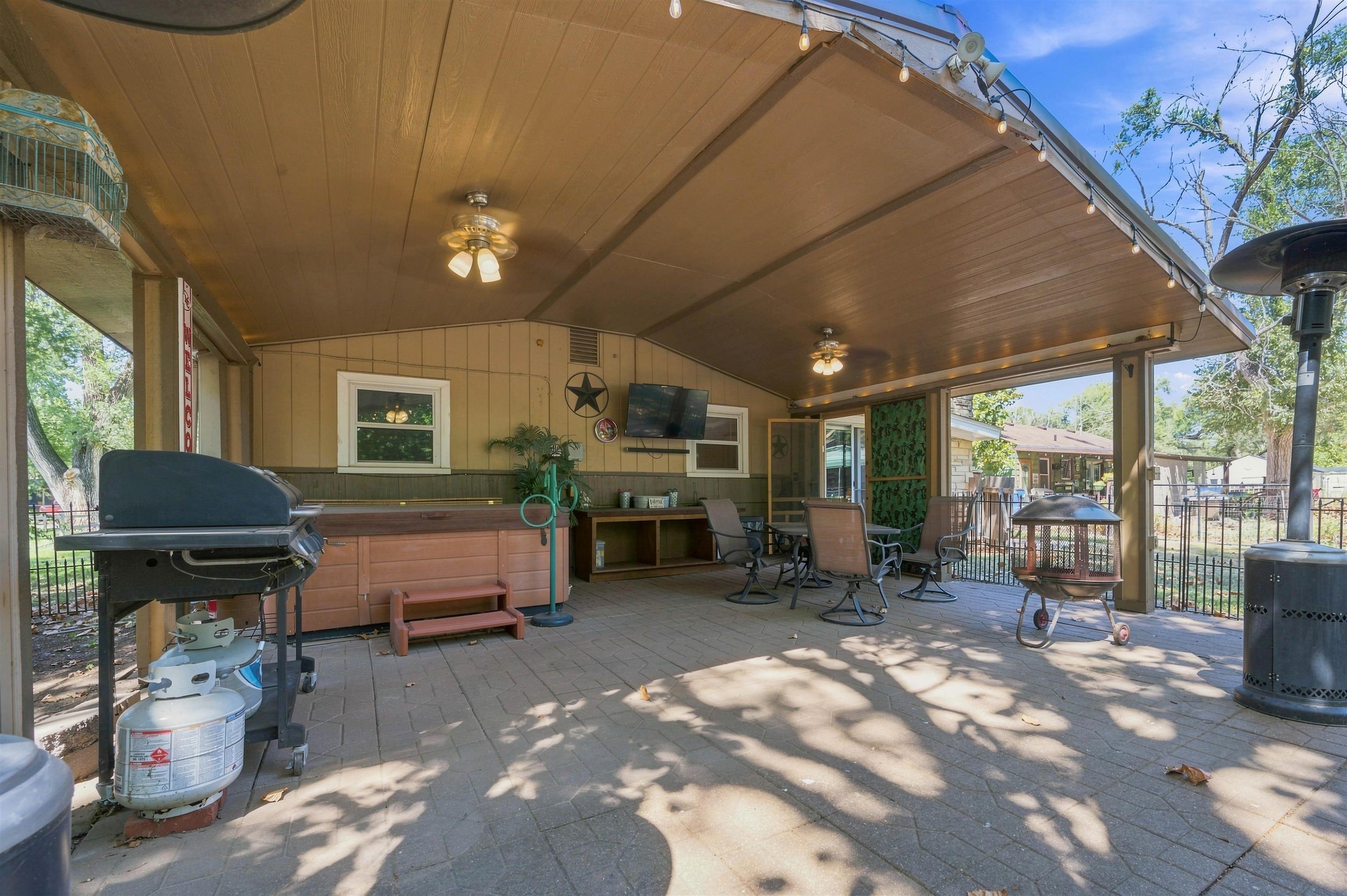 4840 N Sullivan Property Photo 4