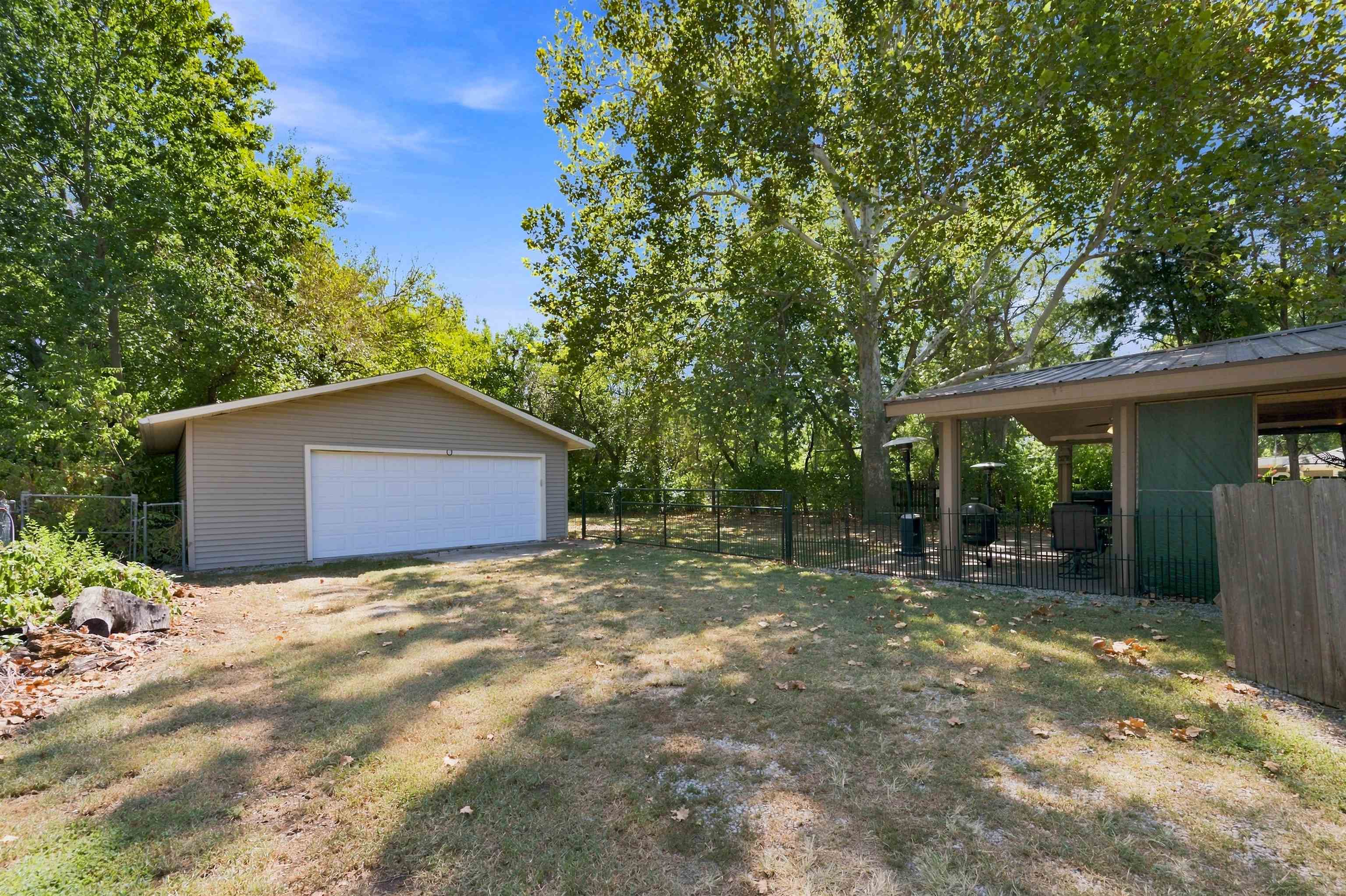 4840 N Sullivan Property Photo 6
