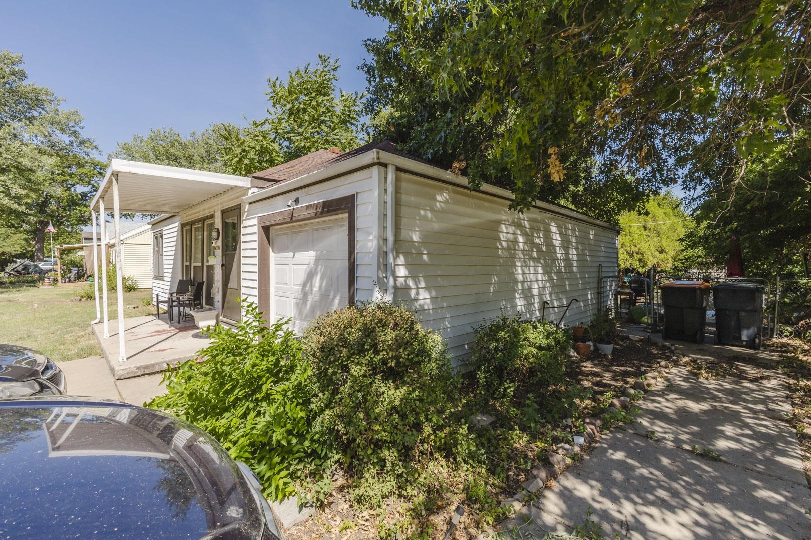 4120 E Clark St. Property Photo 3