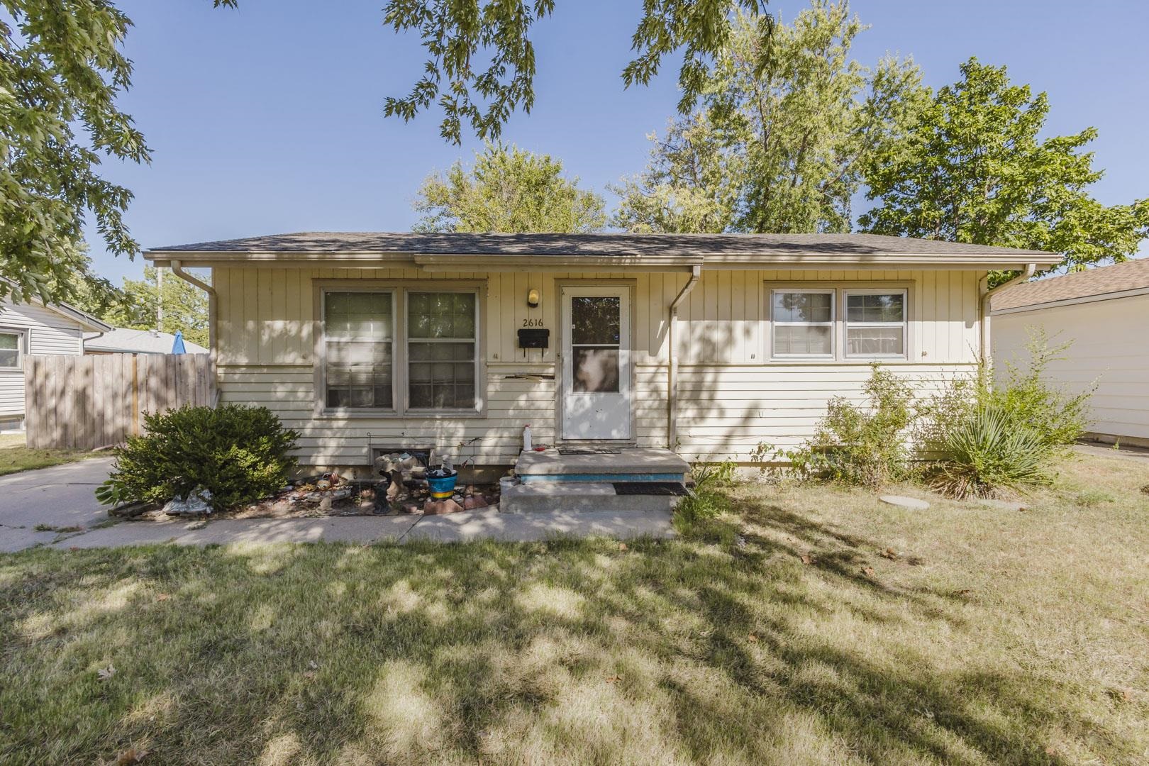 2616 S Oak Property Photo 1