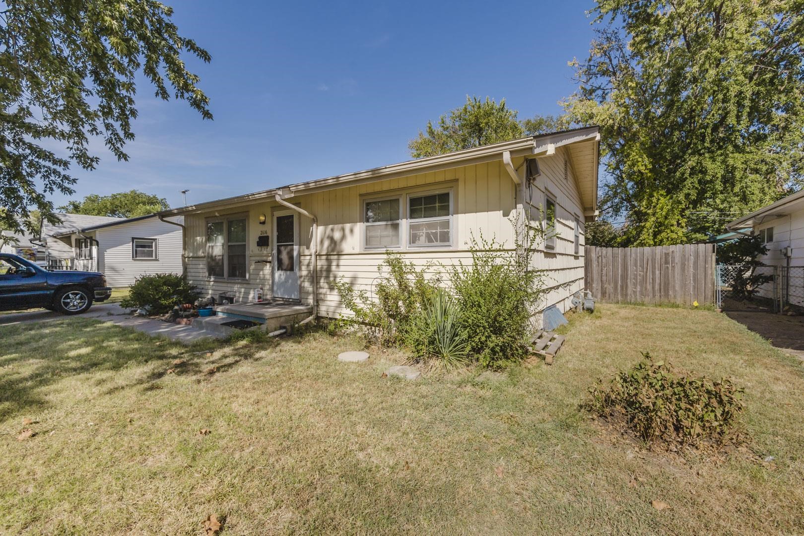 2616 S Oak Property Photo 3