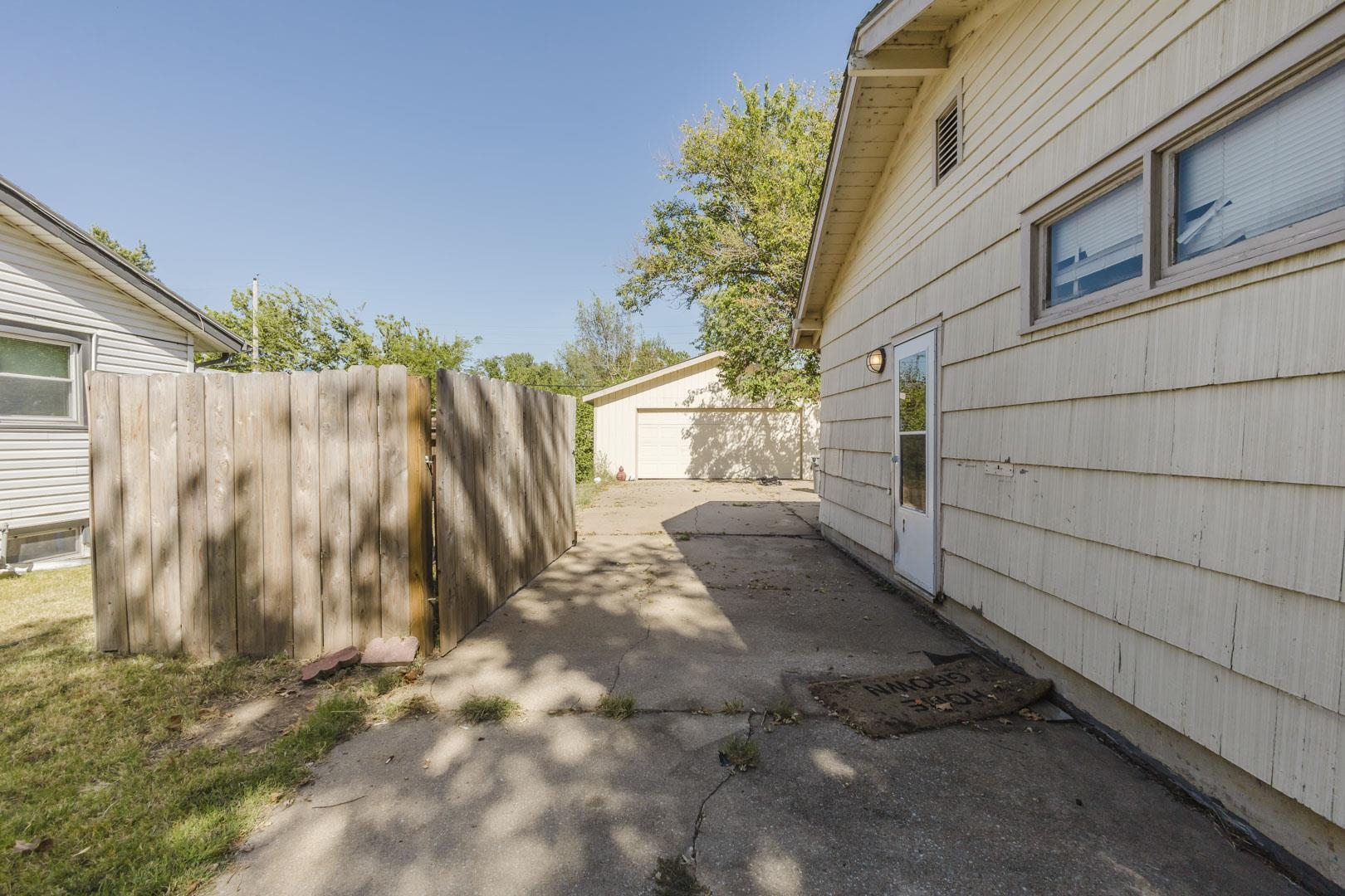 2616 S Oak Property Photo 26