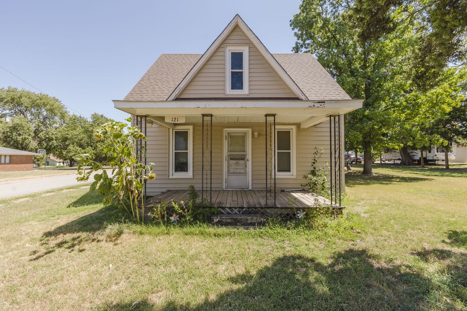 121 S Highland Property Photo 1