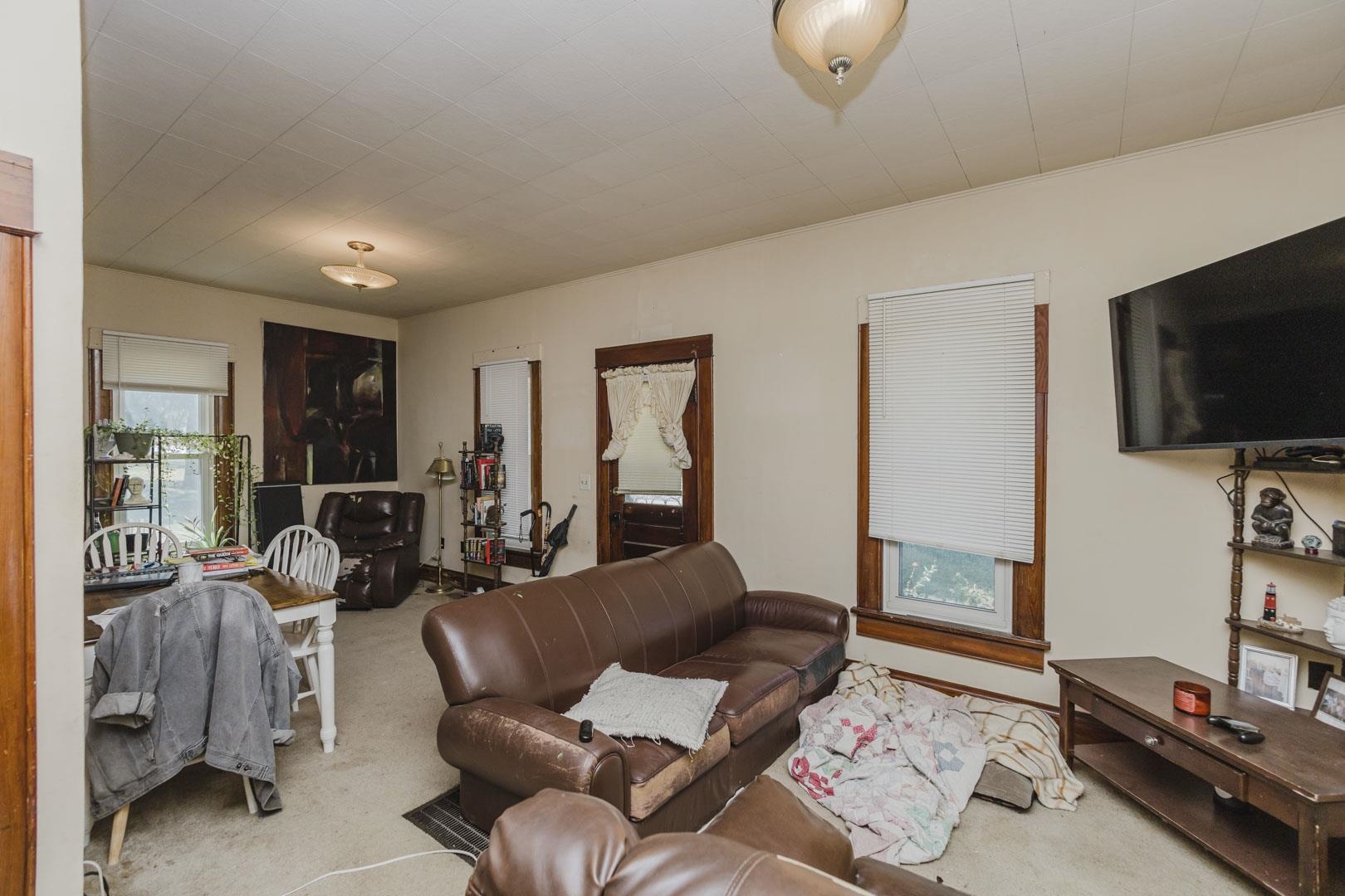 121 S Highland Property Photo 4