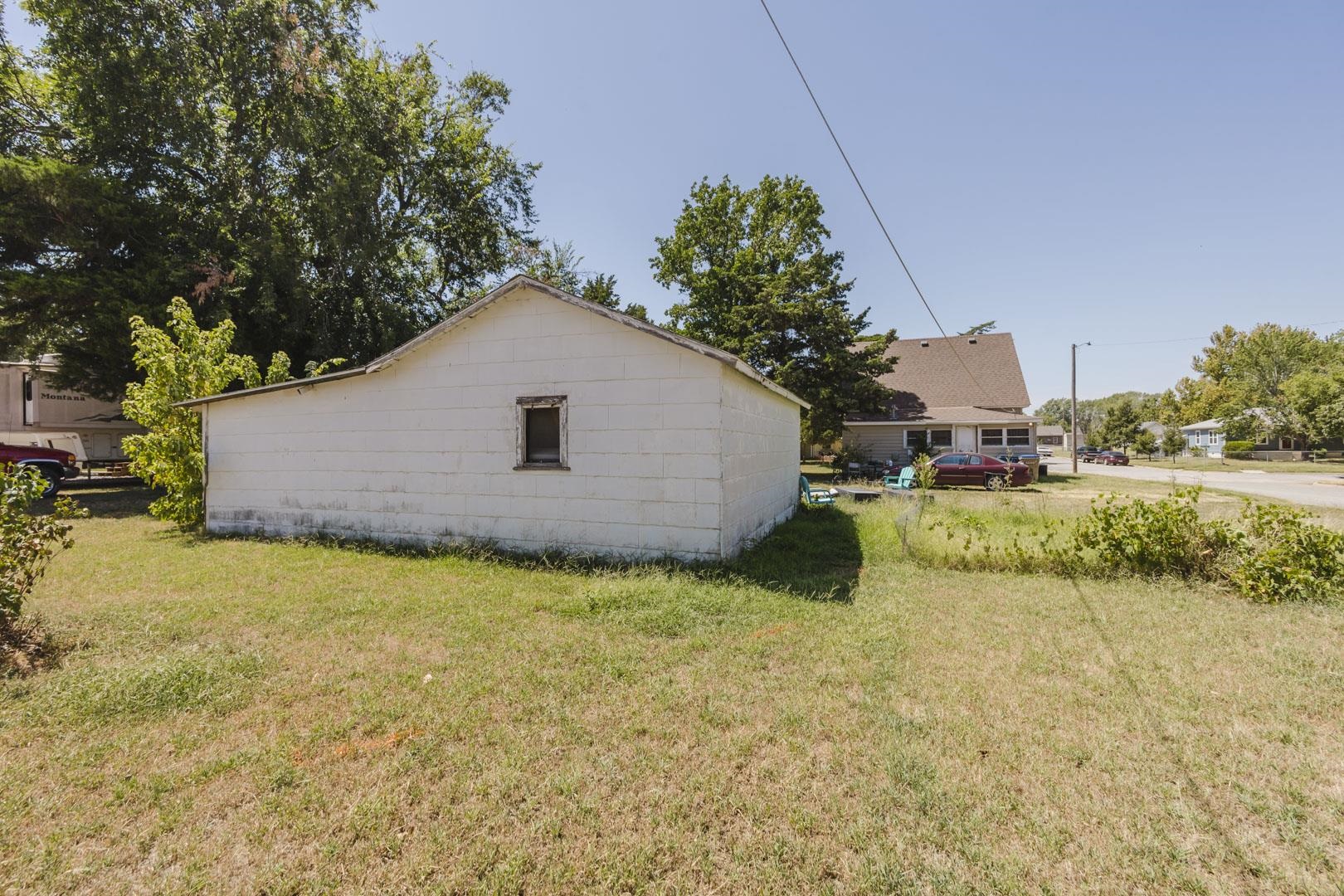 121 S Highland Property Photo 26