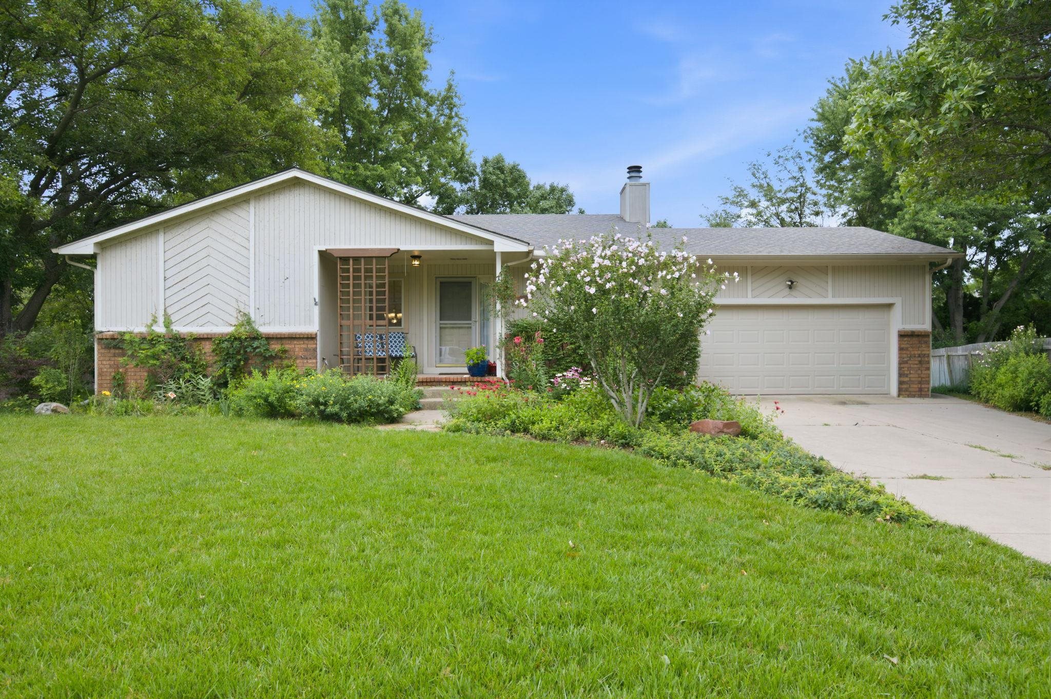 1325 N Split Rail Property Photo 1