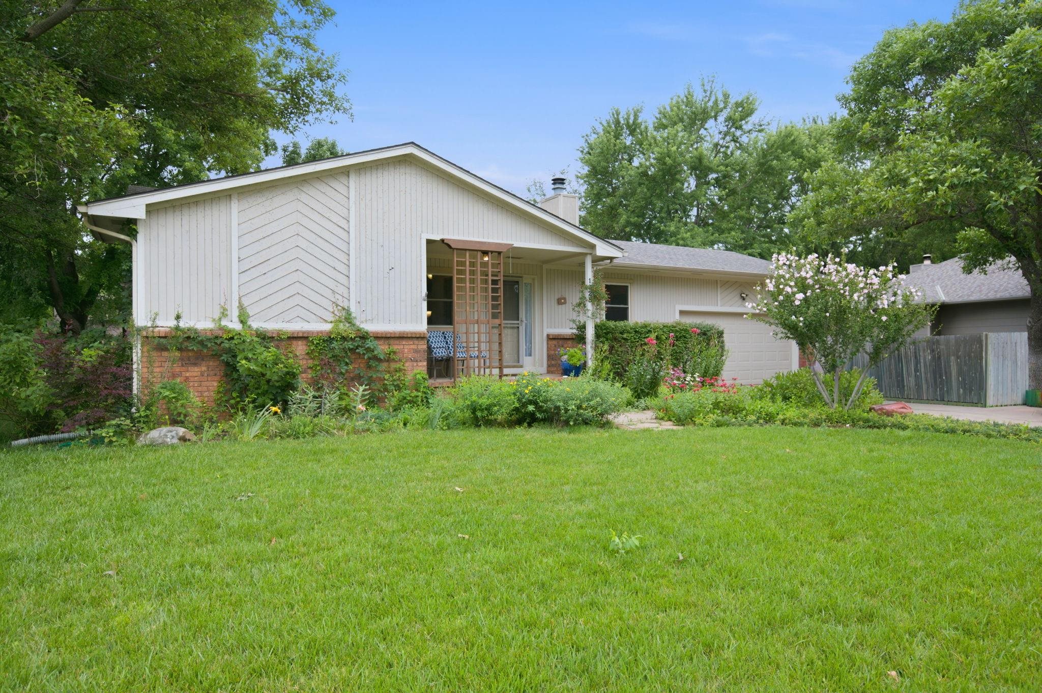 1325 N Split Rail Property Photo 1