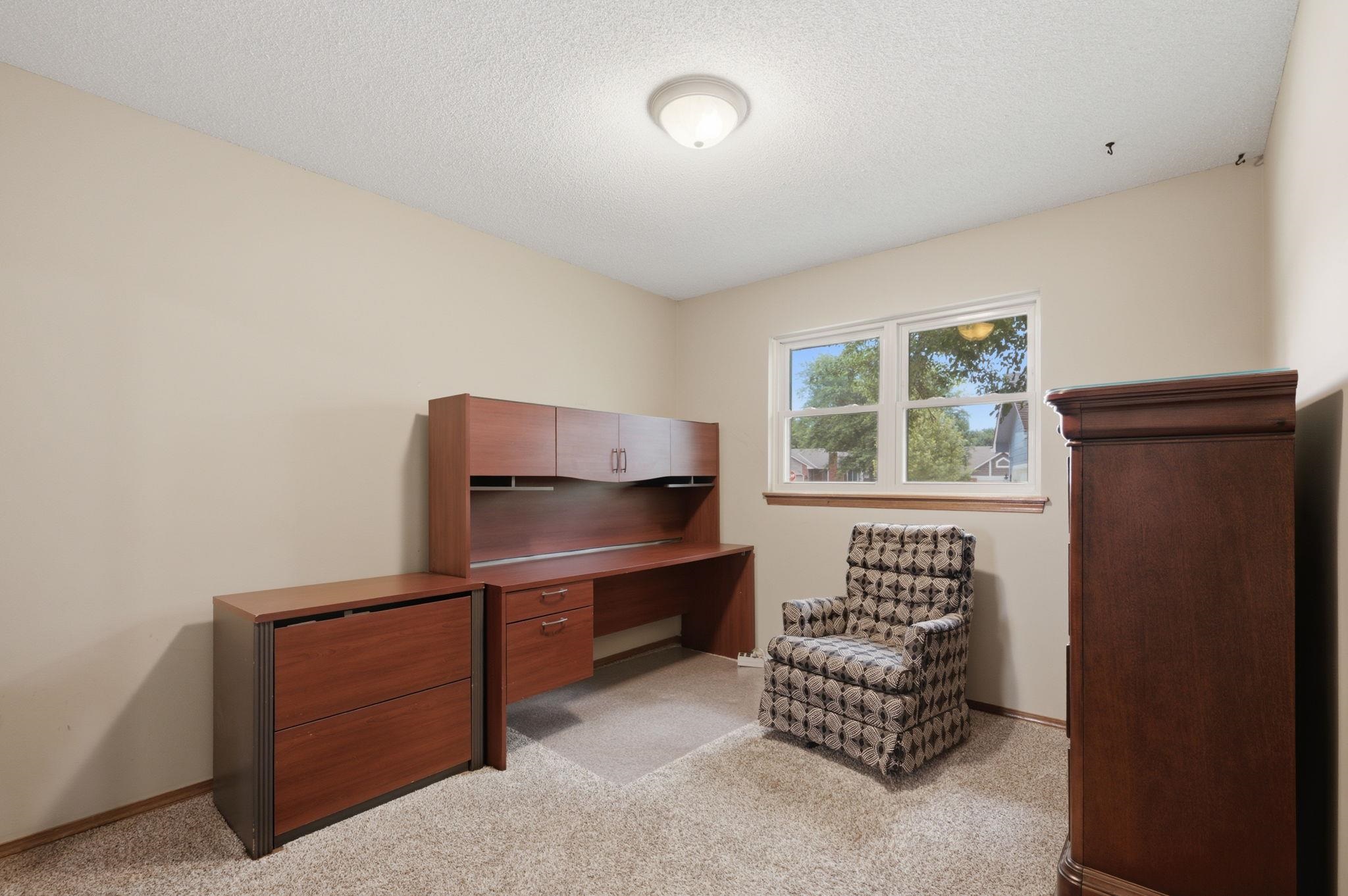 1325 N Split Rail Property Photo 15