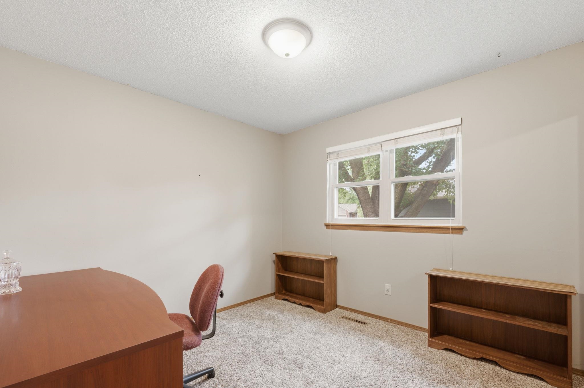 1325 N Split Rail Property Photo 16
