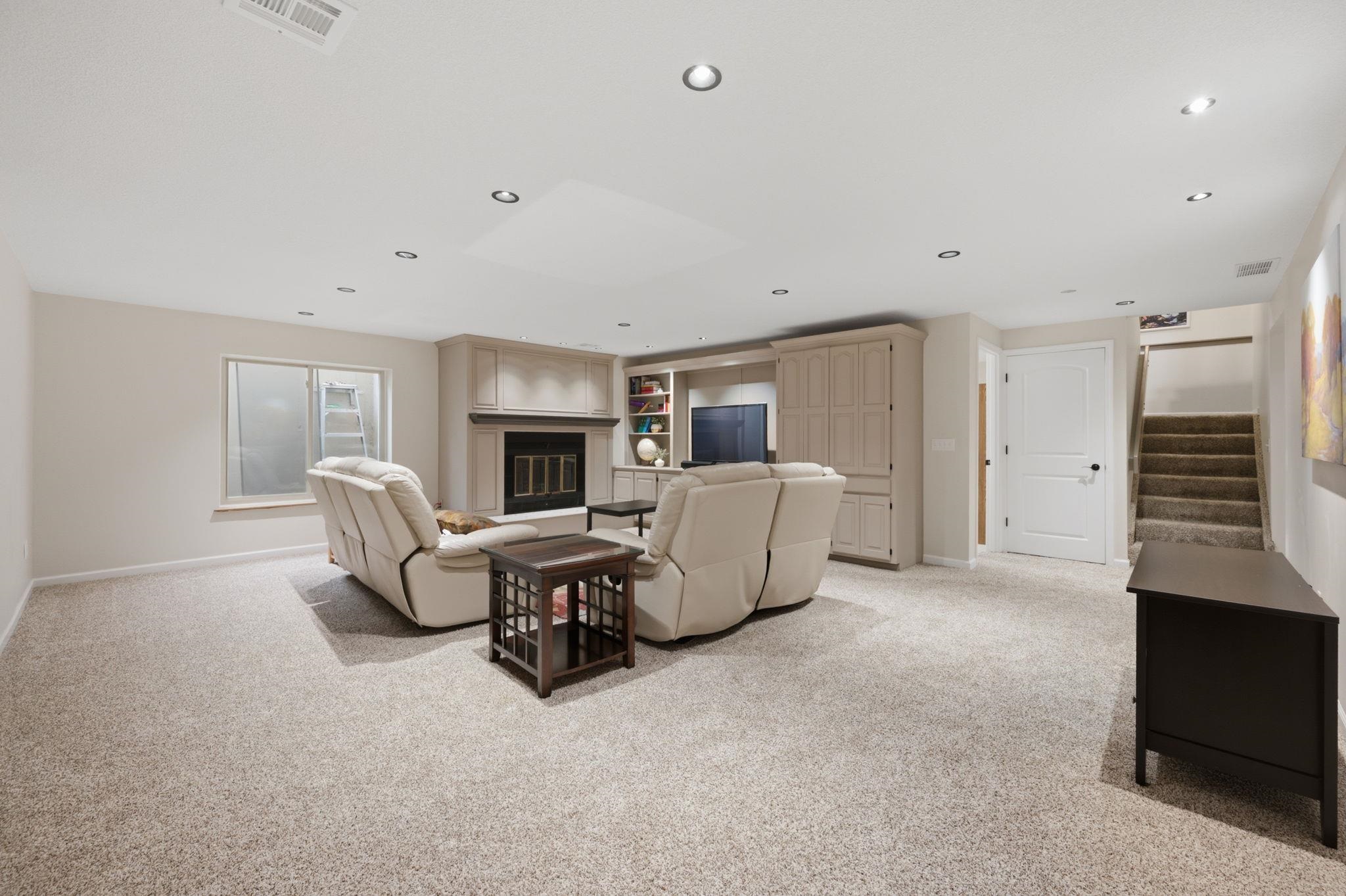 1325 N Split Rail Property Photo 18