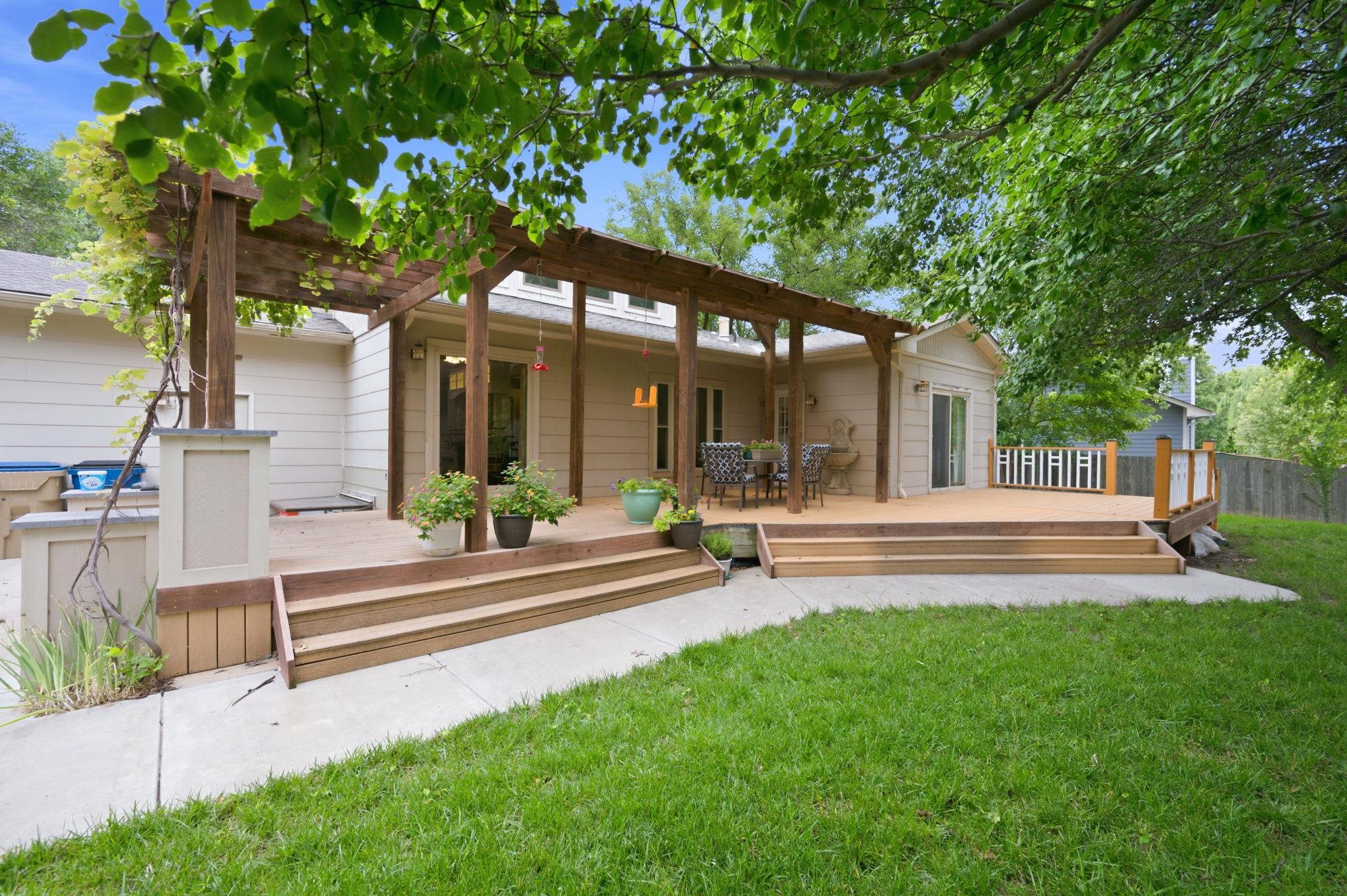 1325 N Split Rail Property Photo 28