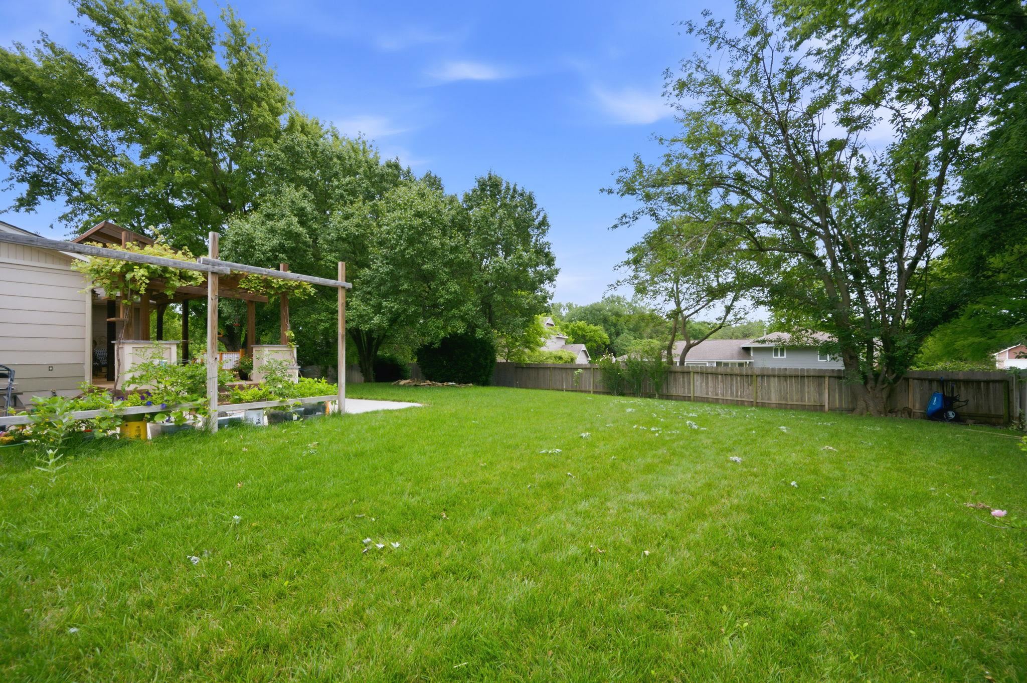 1325 N Split Rail Property Photo 33