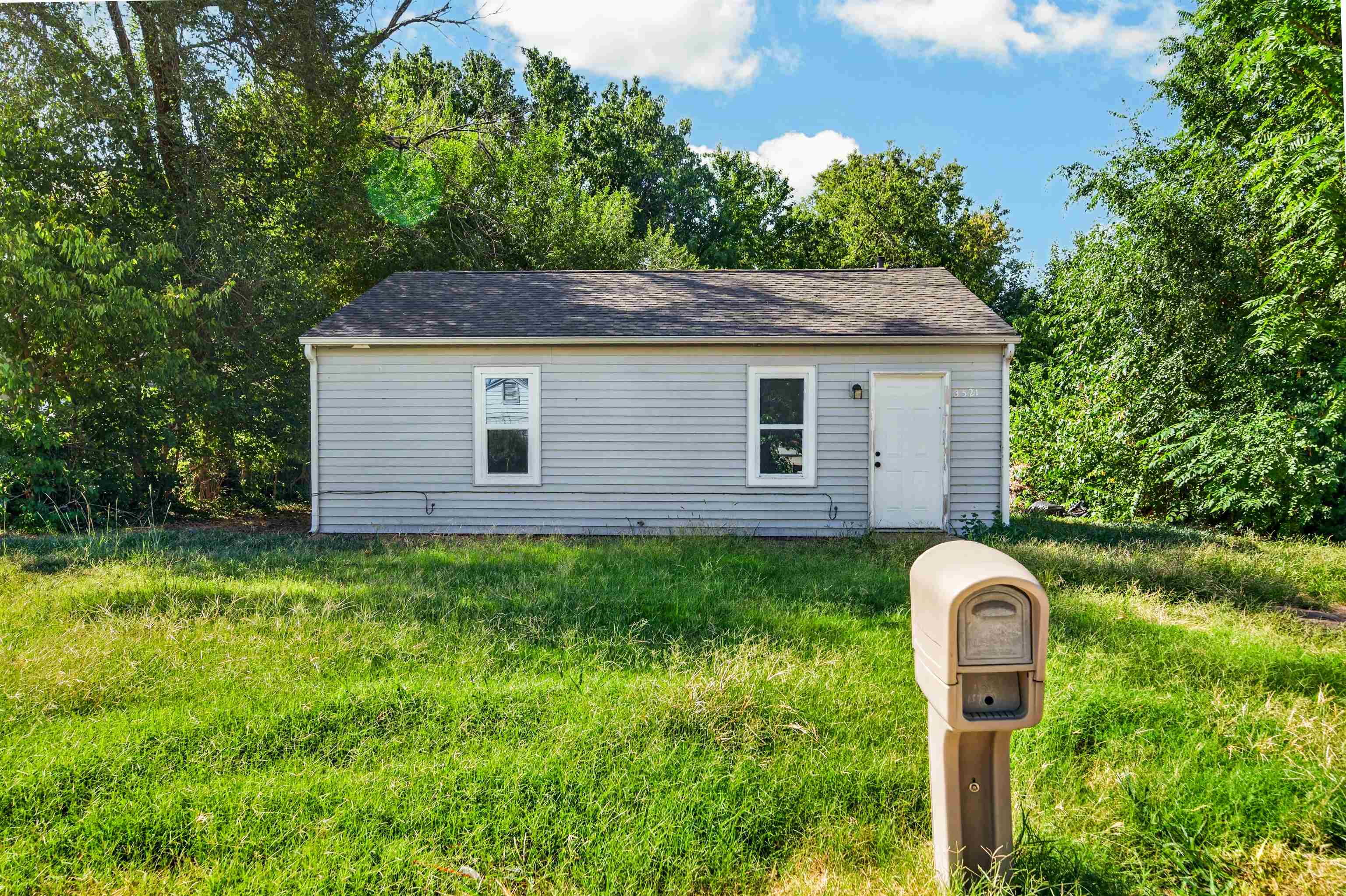 3521 E Sunview Ave Property Photo 1