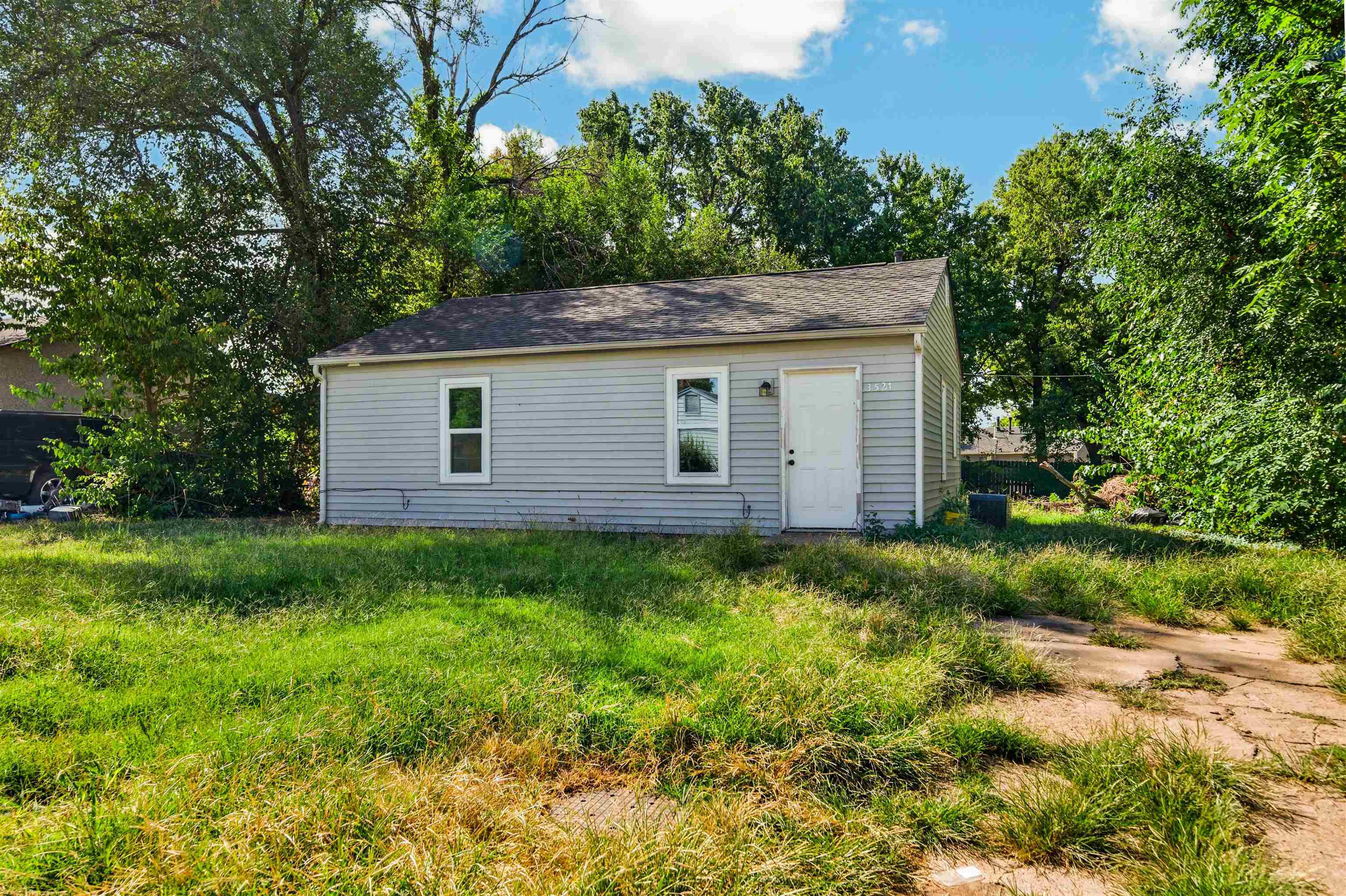 3521 E Sunview Ave Property Photo 2