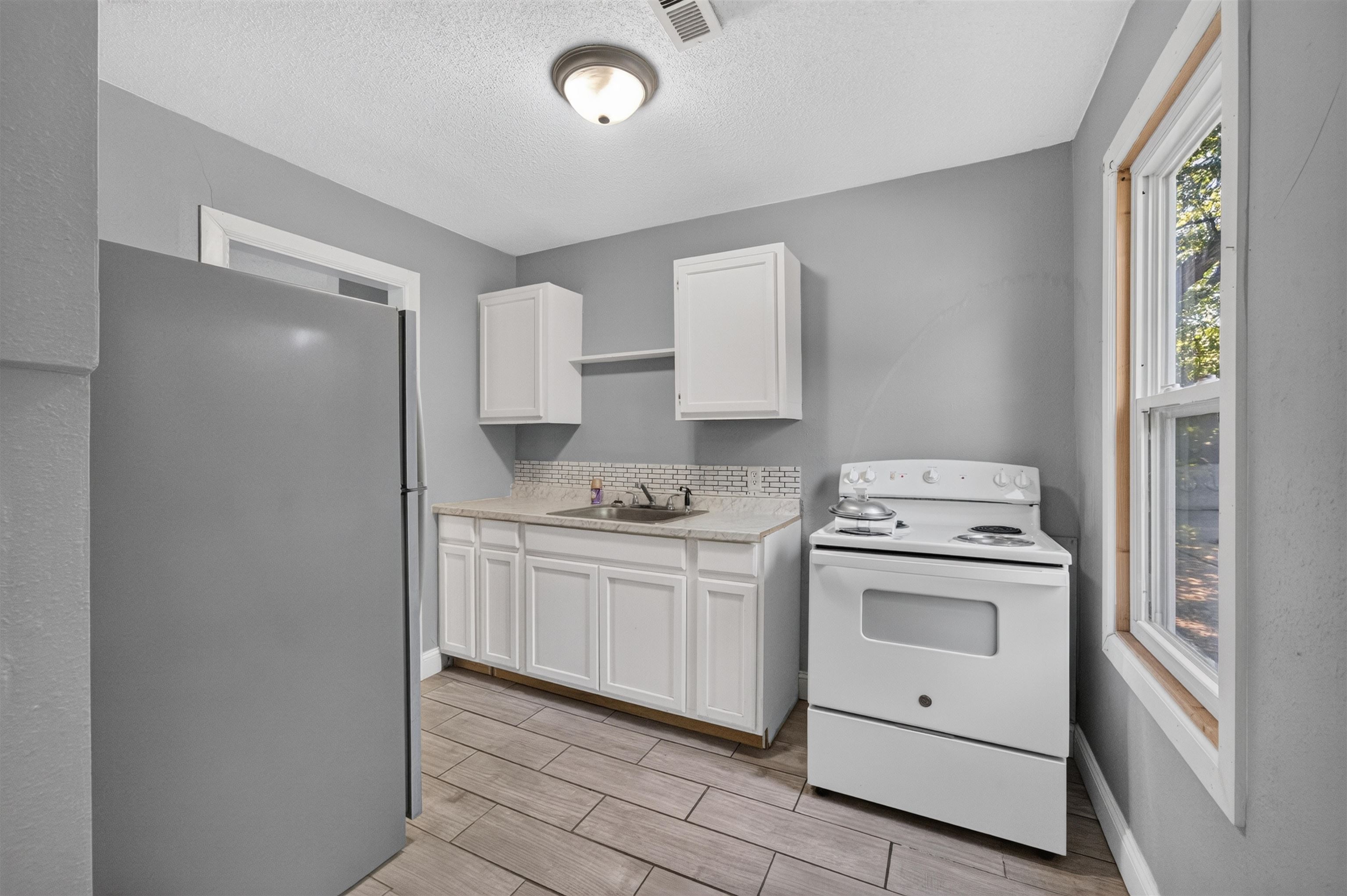 3521 E Sunview Ave Property Photo 4