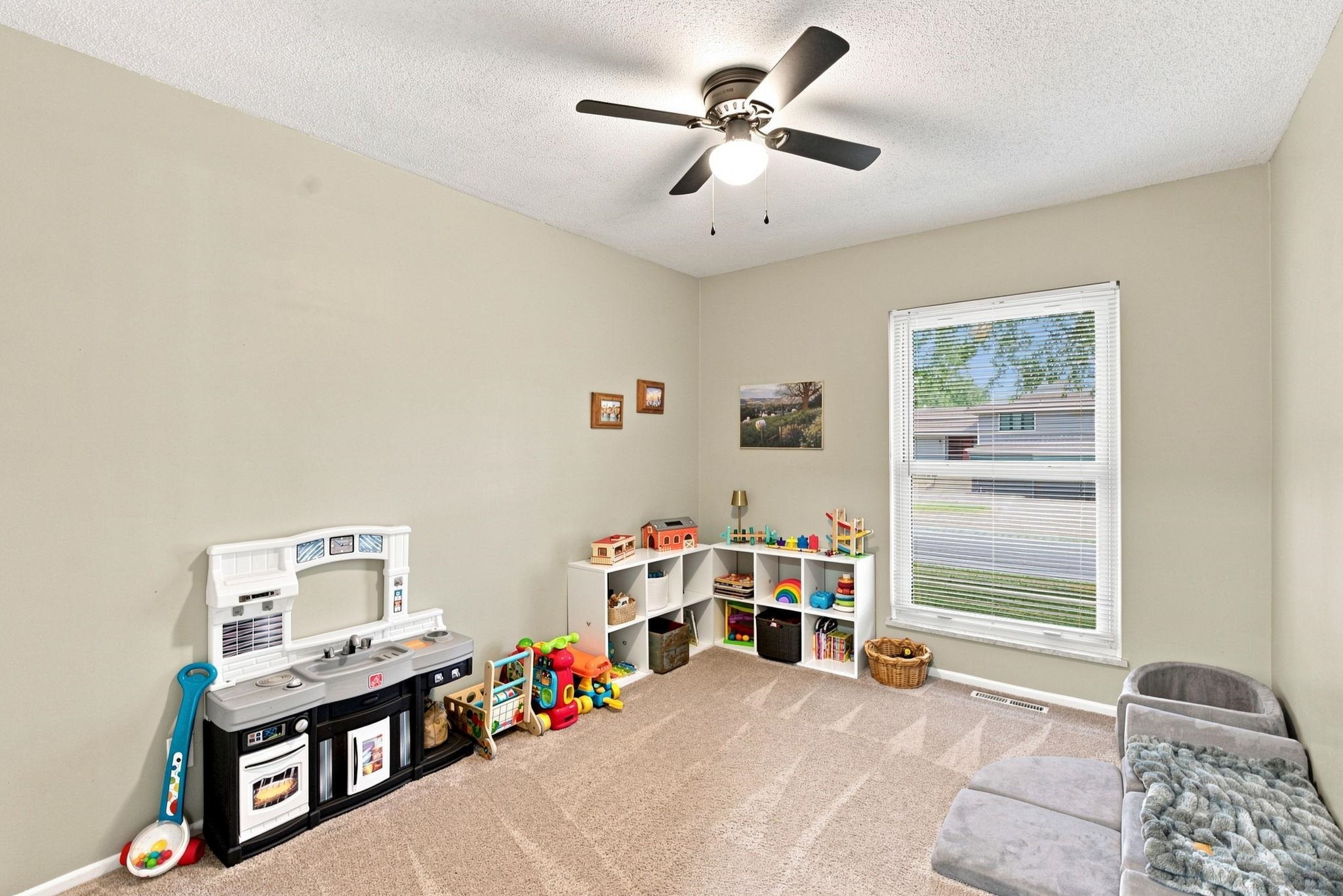 925 E Wedgewood Dr Property Photo 20