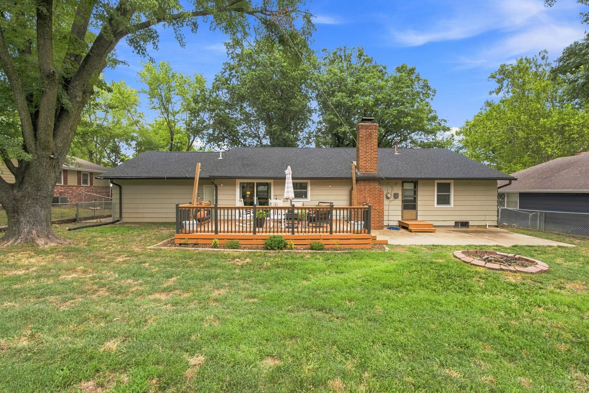 925 E Wedgewood Dr Property Photo 31