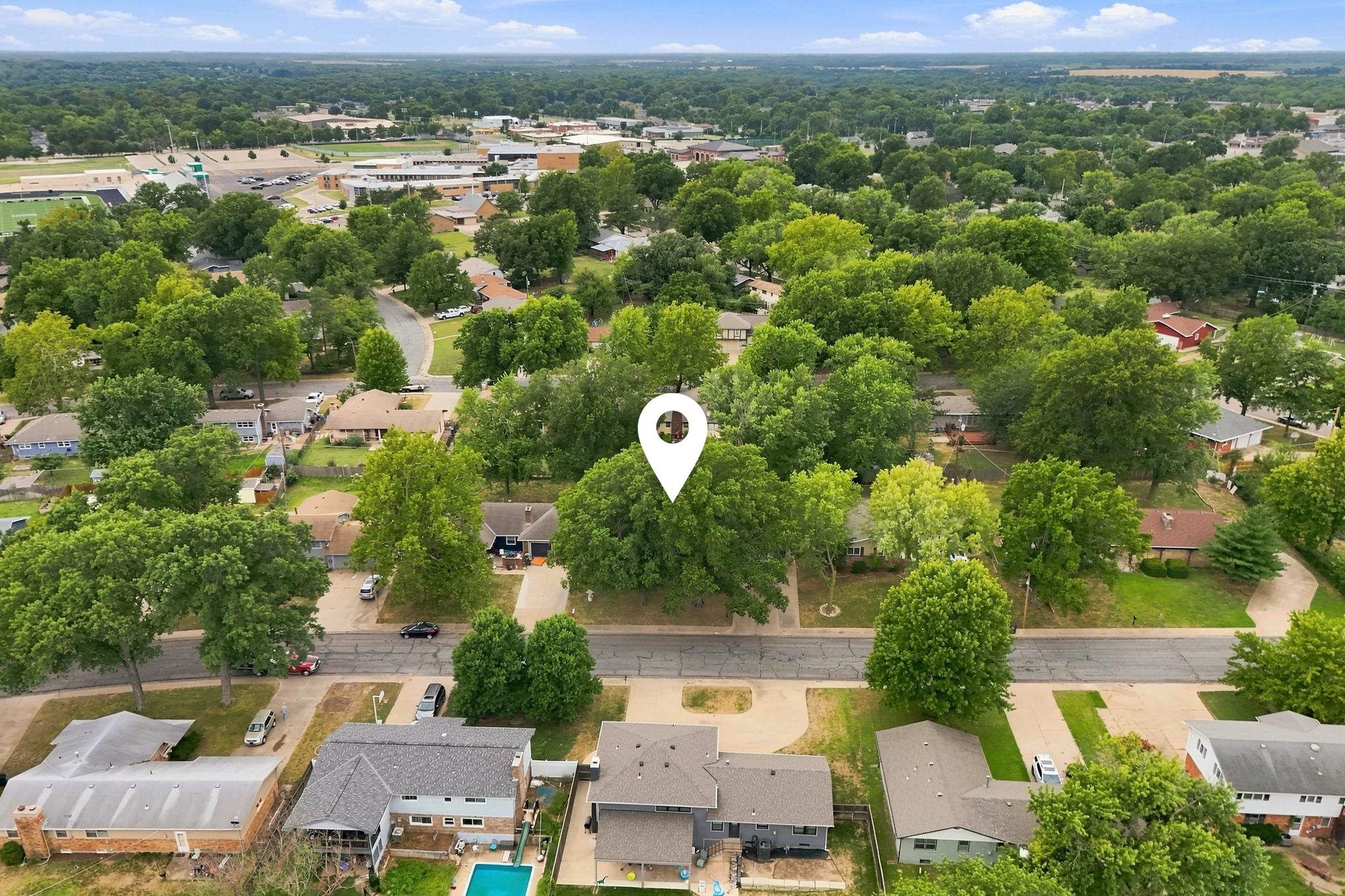 925 E Wedgewood Dr Property Photo 34