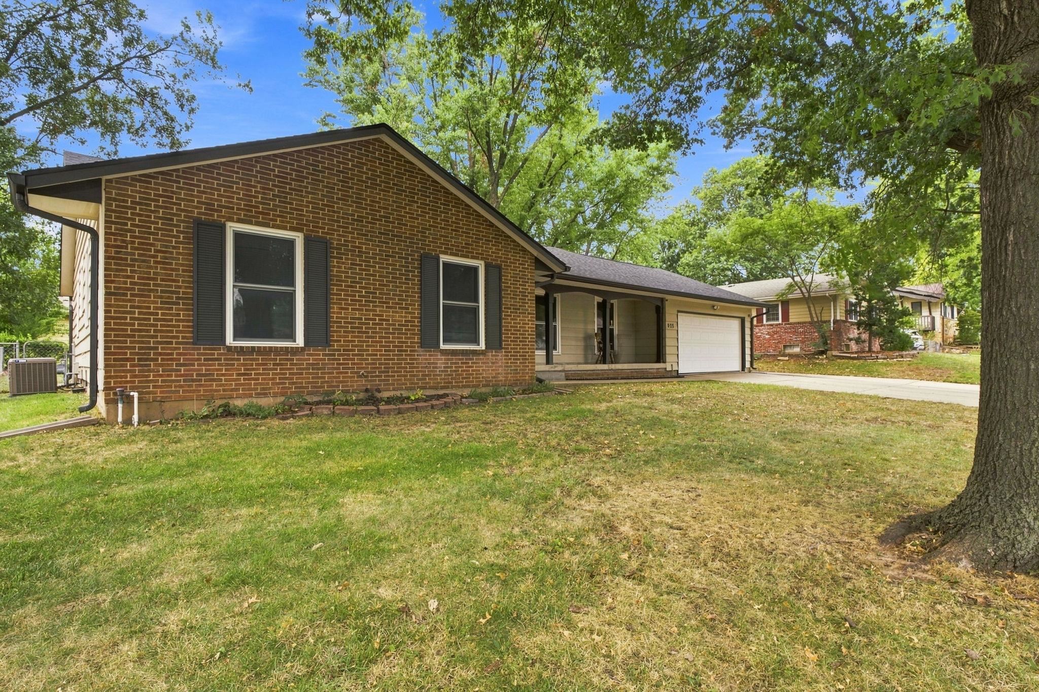 925 E Wedgewood Dr Property Photo 36
