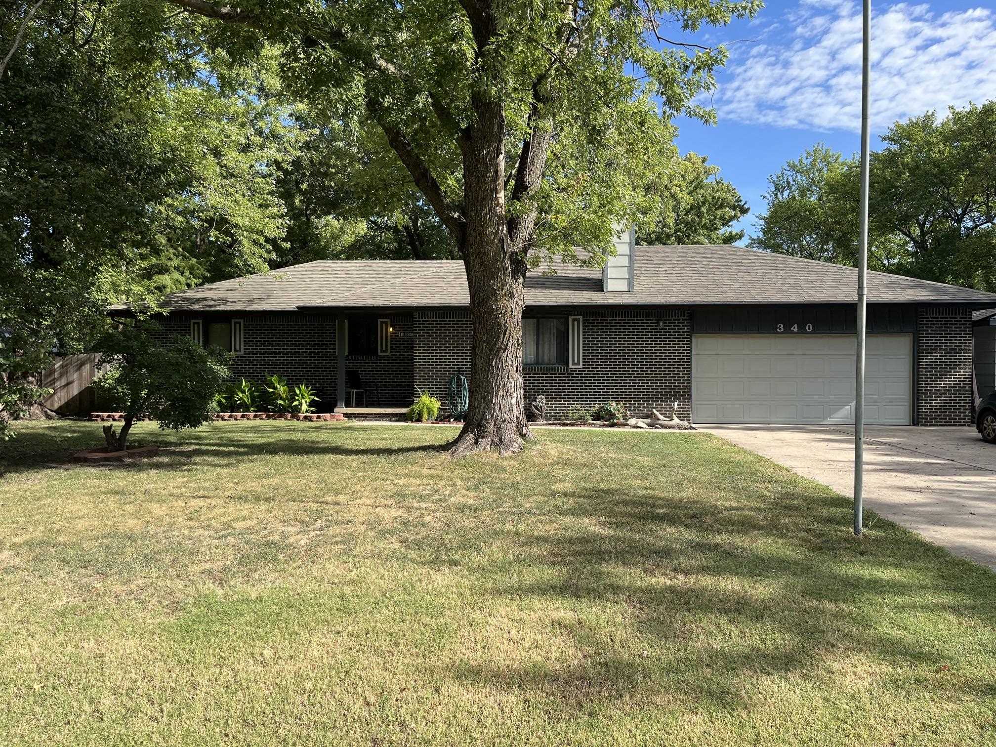 340 E Waller Property Photo 1