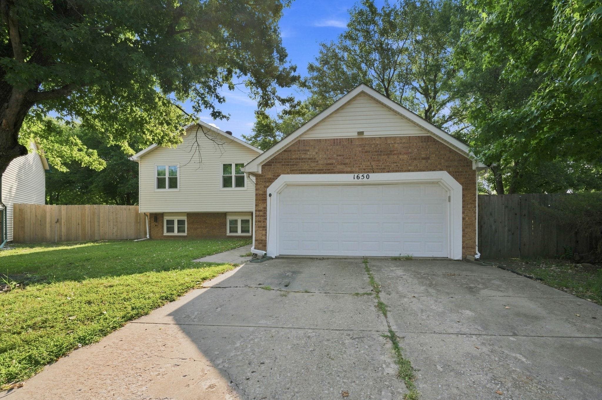 1650 S Willow Oak Ct Property Photo 2