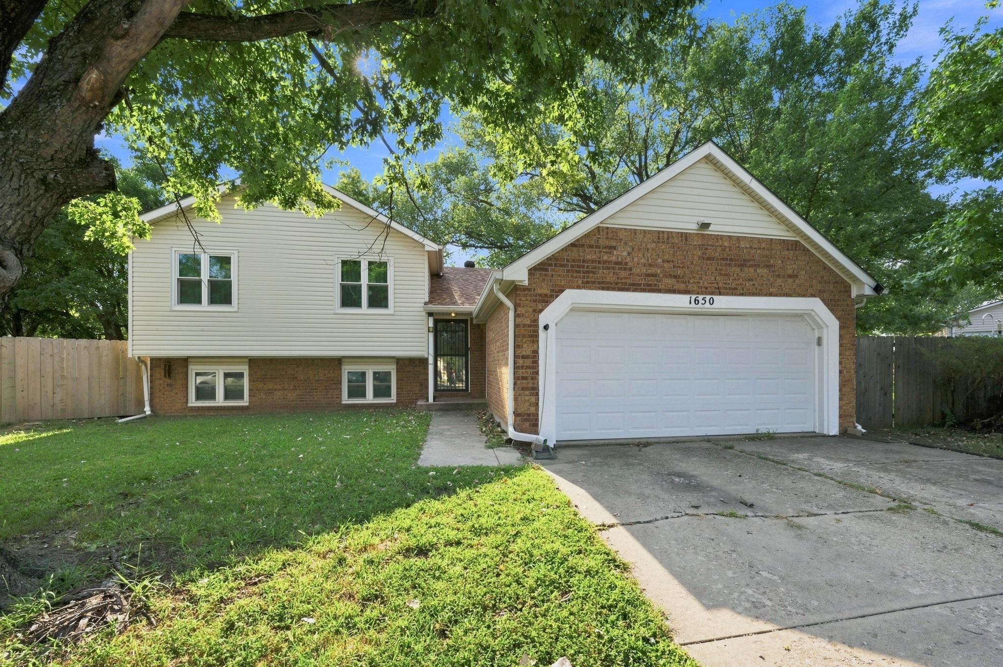 1650 S Willow Oak Ct Property Photo 3