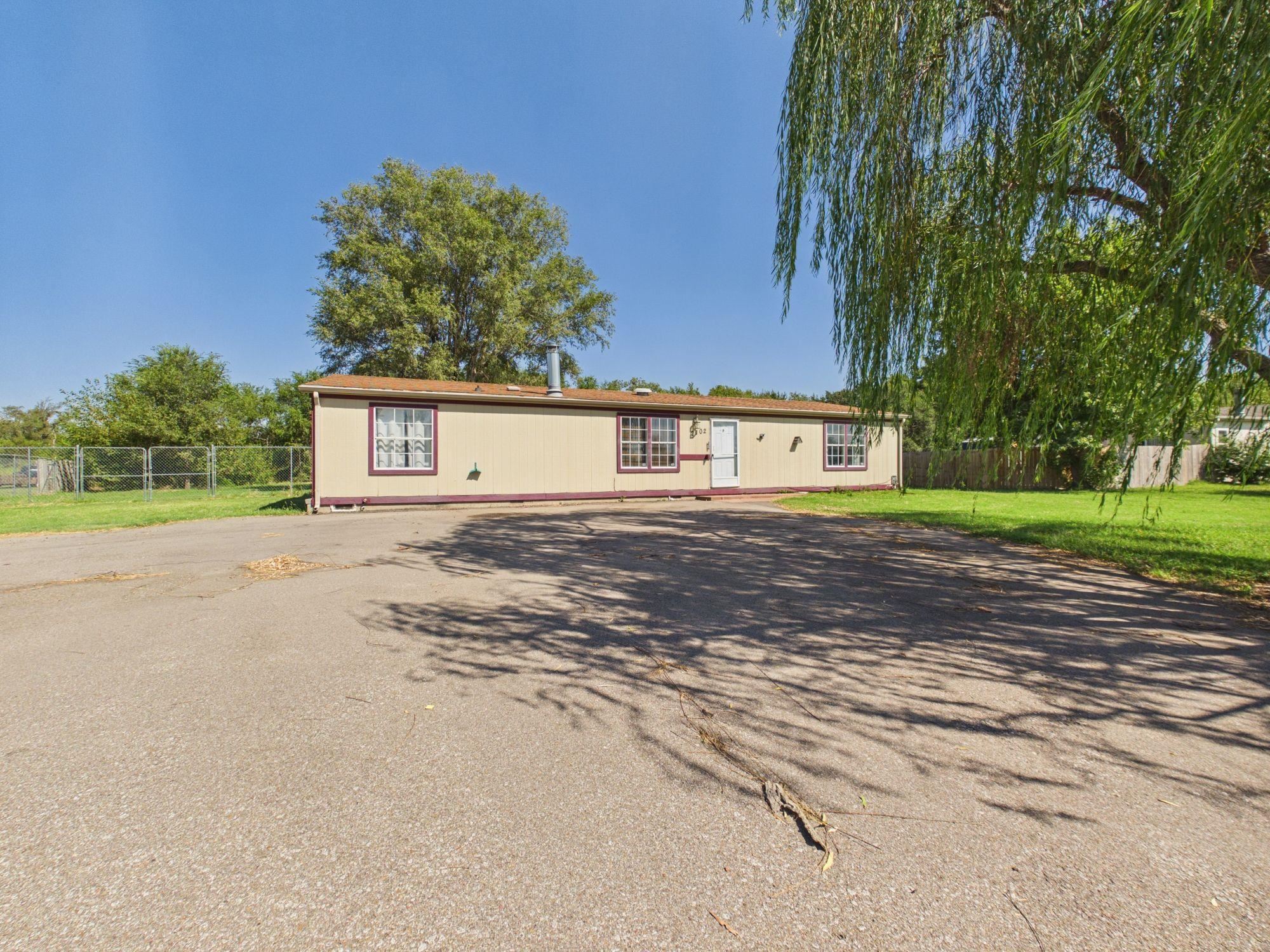 2102 E Winchester St Property Photo 1